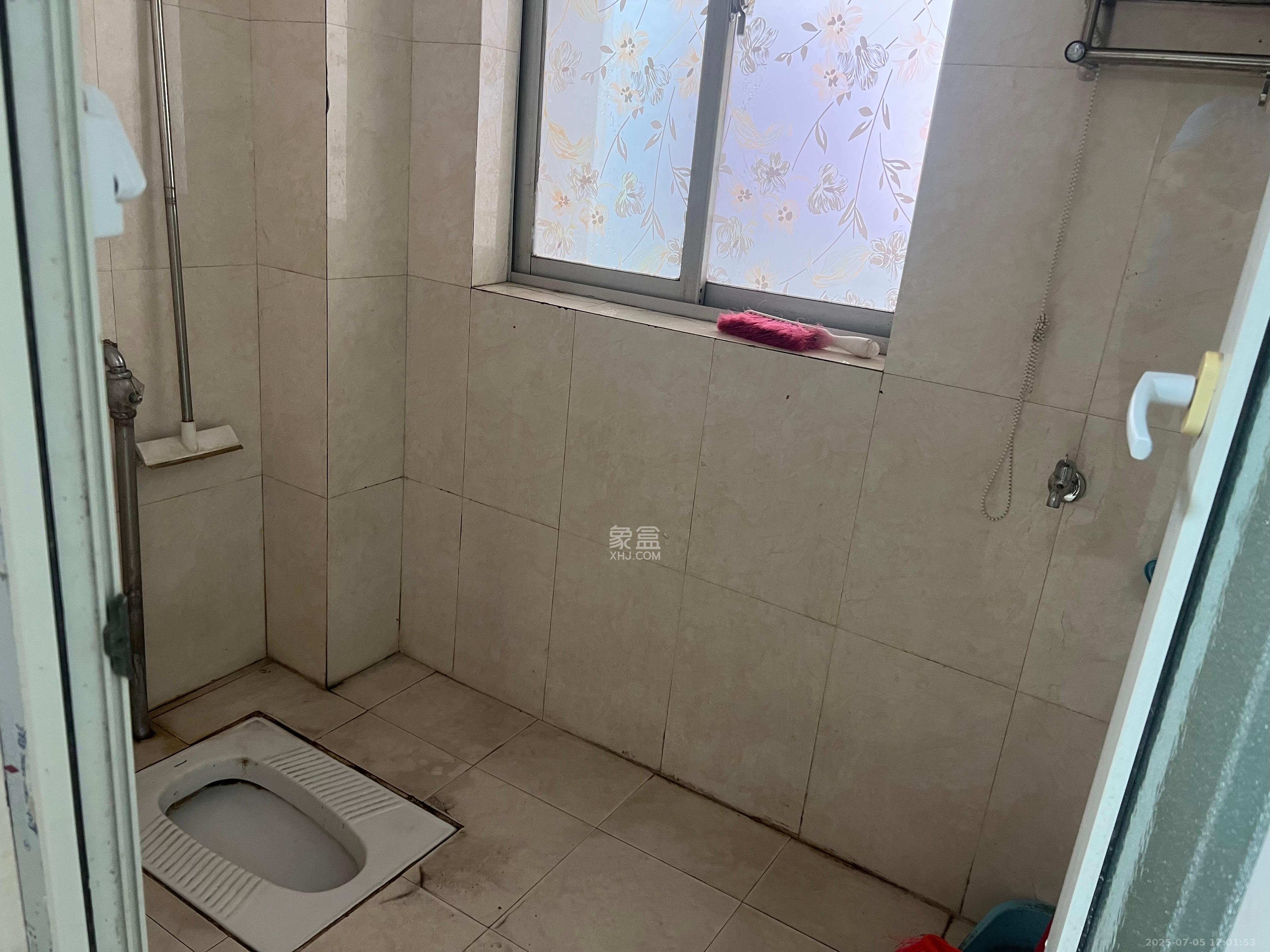 府后路安置小区（道坡小区）  3室2厅2卫   1800.00元/月室内图