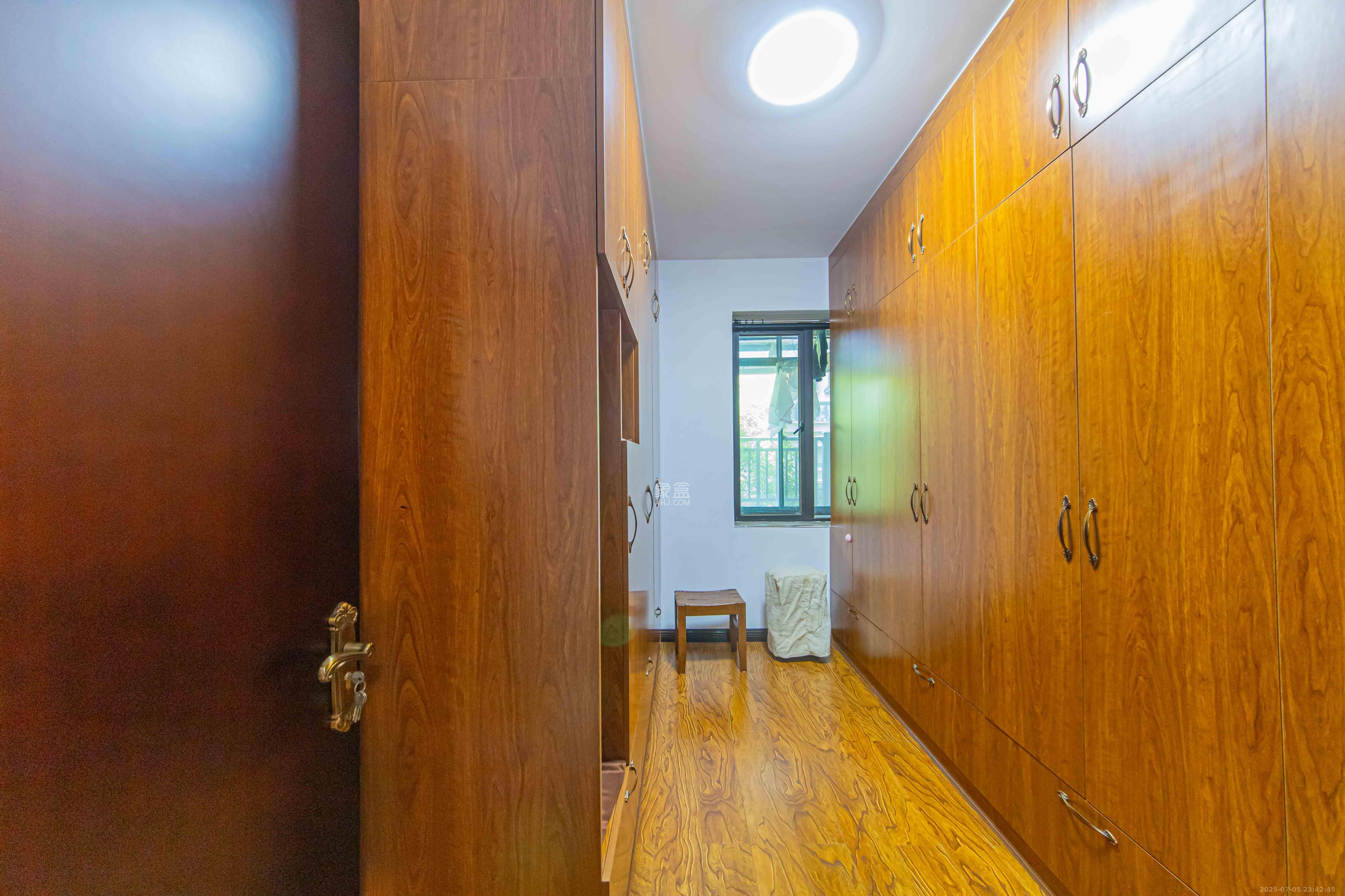 大唐印象一期云海湾 5室2厅2卫 190.0万 大唐印象一期云海湾 5室2厅2卫 190.0万卧室