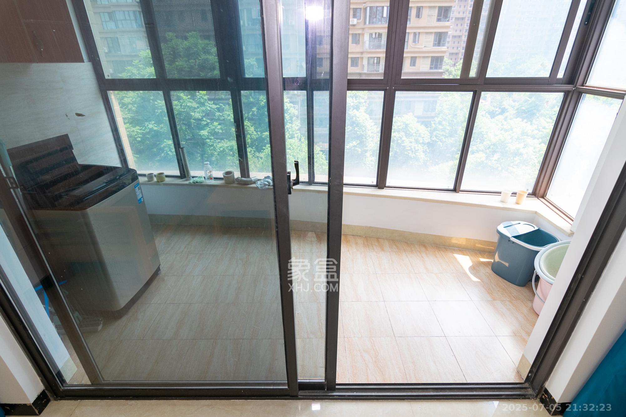 润和长郡(润和紫郡二三期) 1室0厅0卫 71.8万 润和长郡(润和紫郡二三期) 1室0厅0卫 71.8万阳台