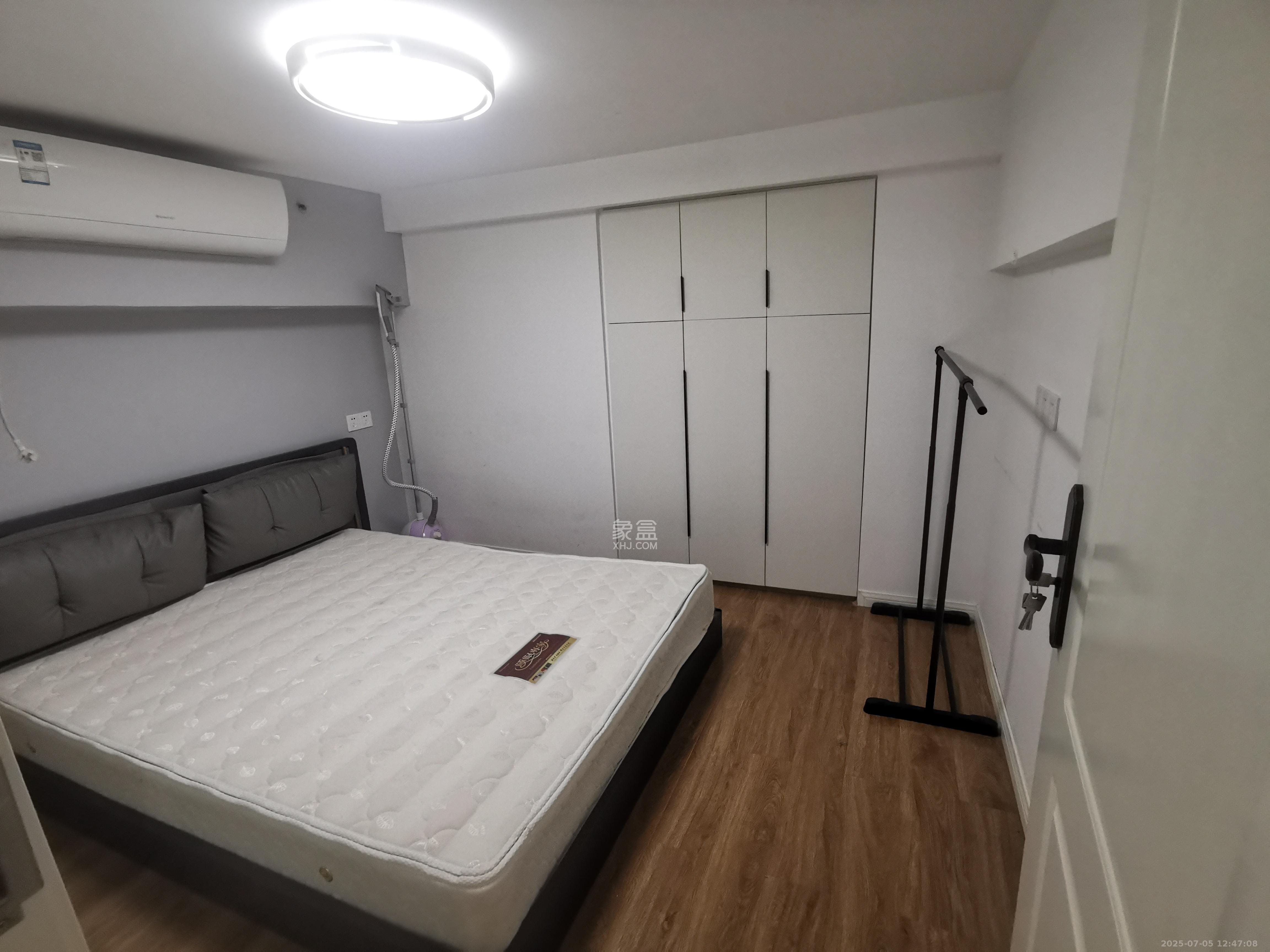 华润翡翠府  3室1厅1卫    2100.0元/月室内图