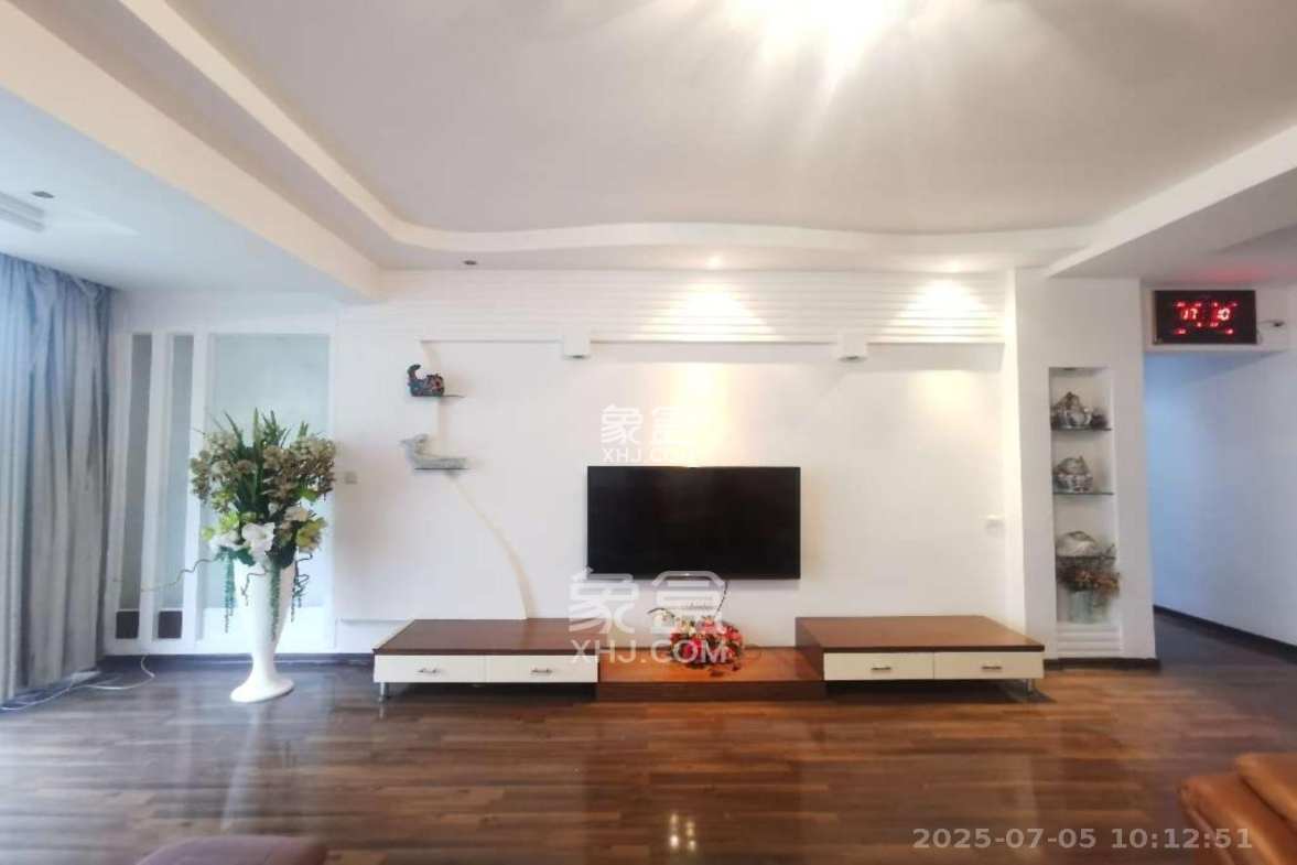 园丁花园 4室2厅2卫 59.8万 园丁花园 4室2厅2卫 59.8万室内图