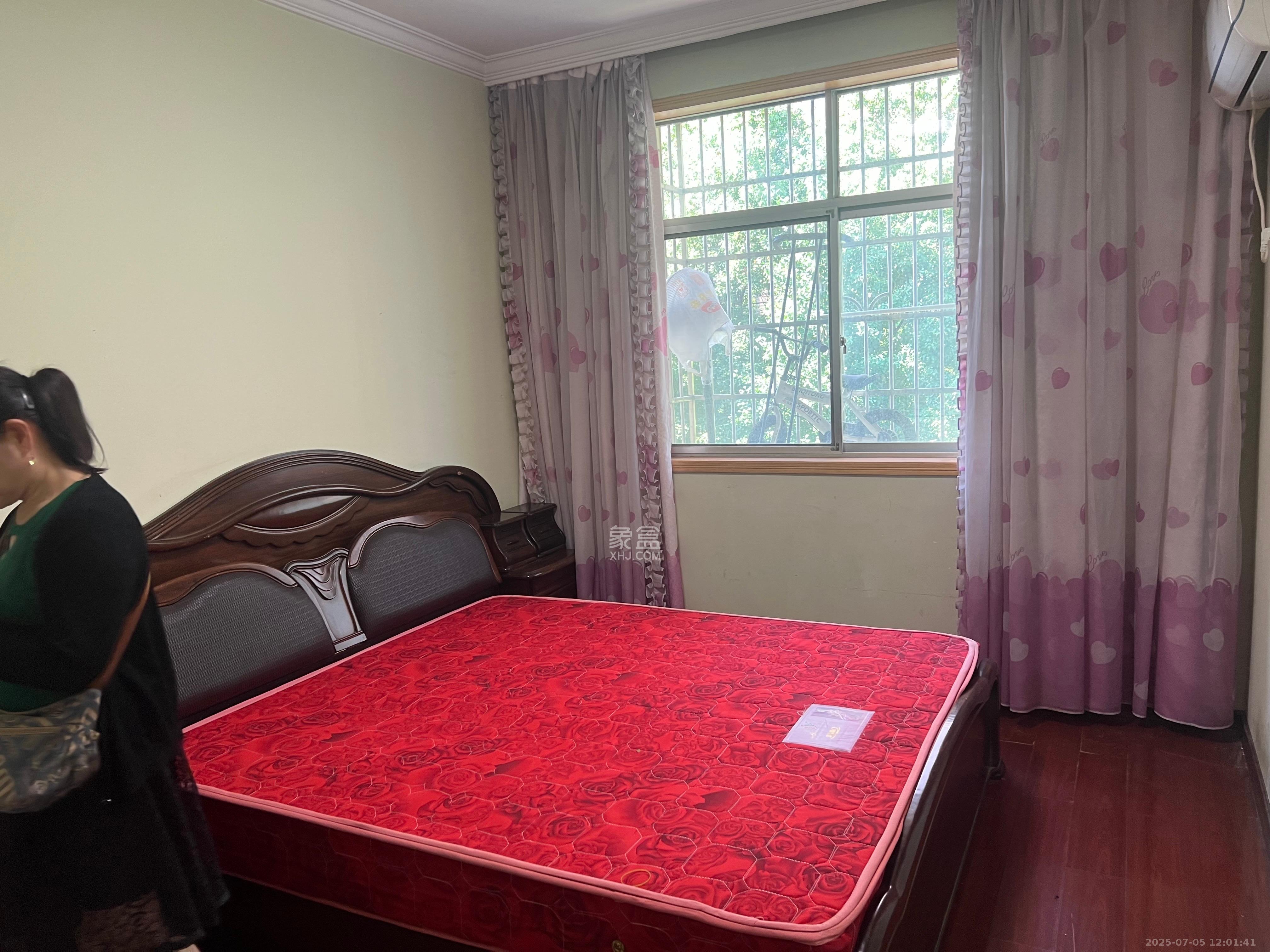 府后路安置小区（道坡小区）  3室2厅2卫   1800.00元/月室内图