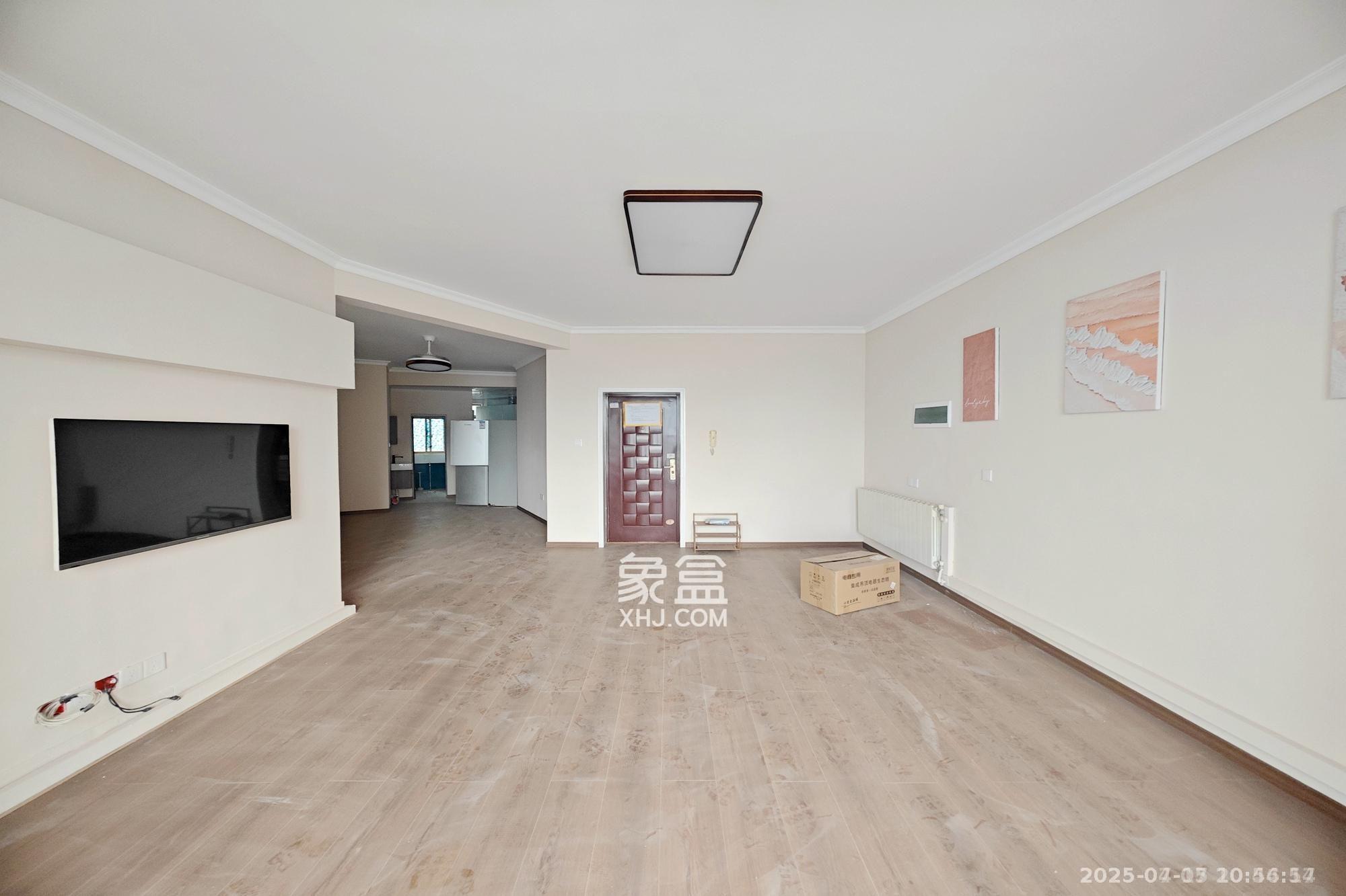 城南郡 5室2厅2卫 3600.0元/月 城南郡 5室2厅2卫 3600.0元/月室内图