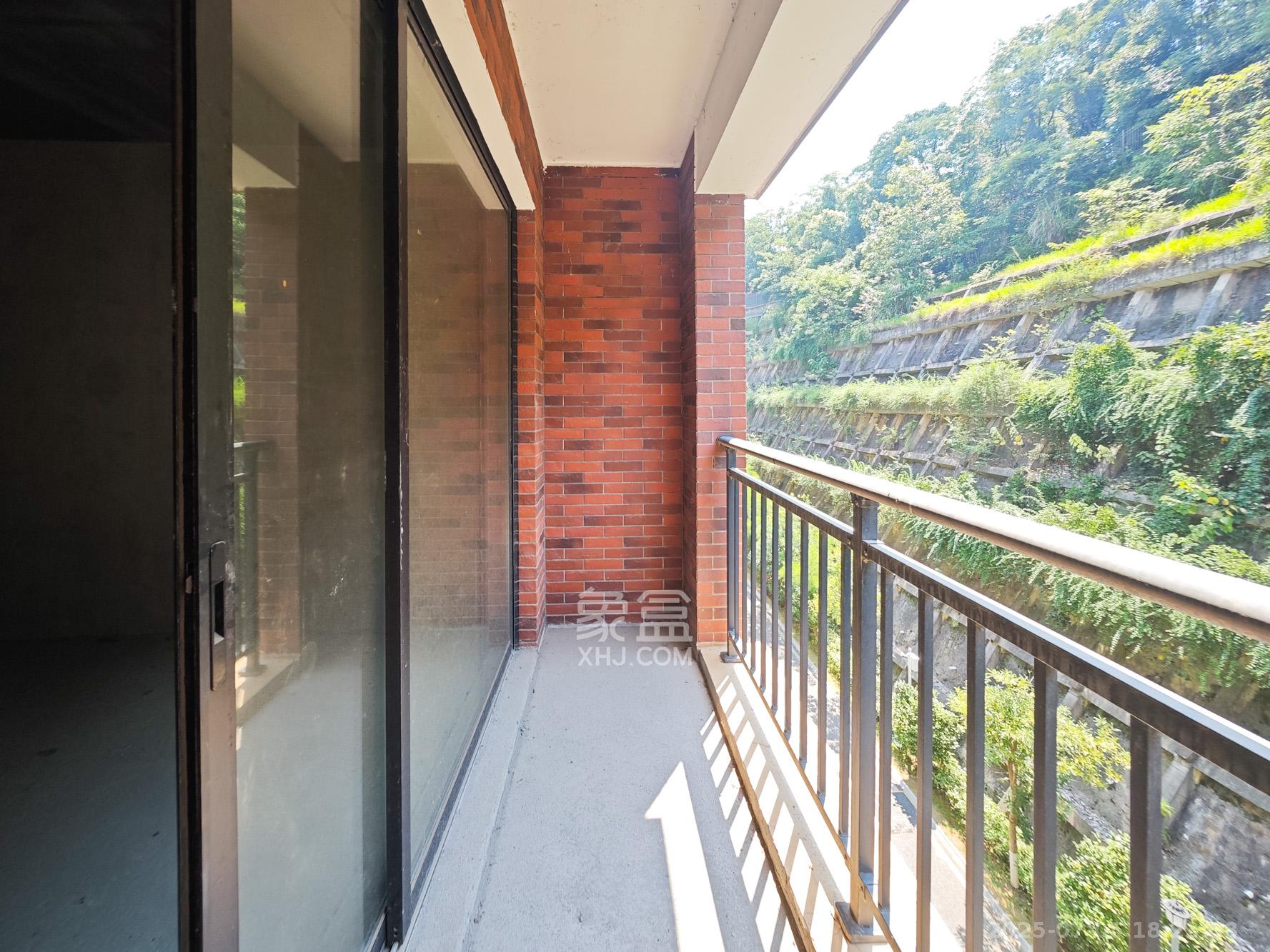顺天御岭  4室2厅2卫   130.00万阳台