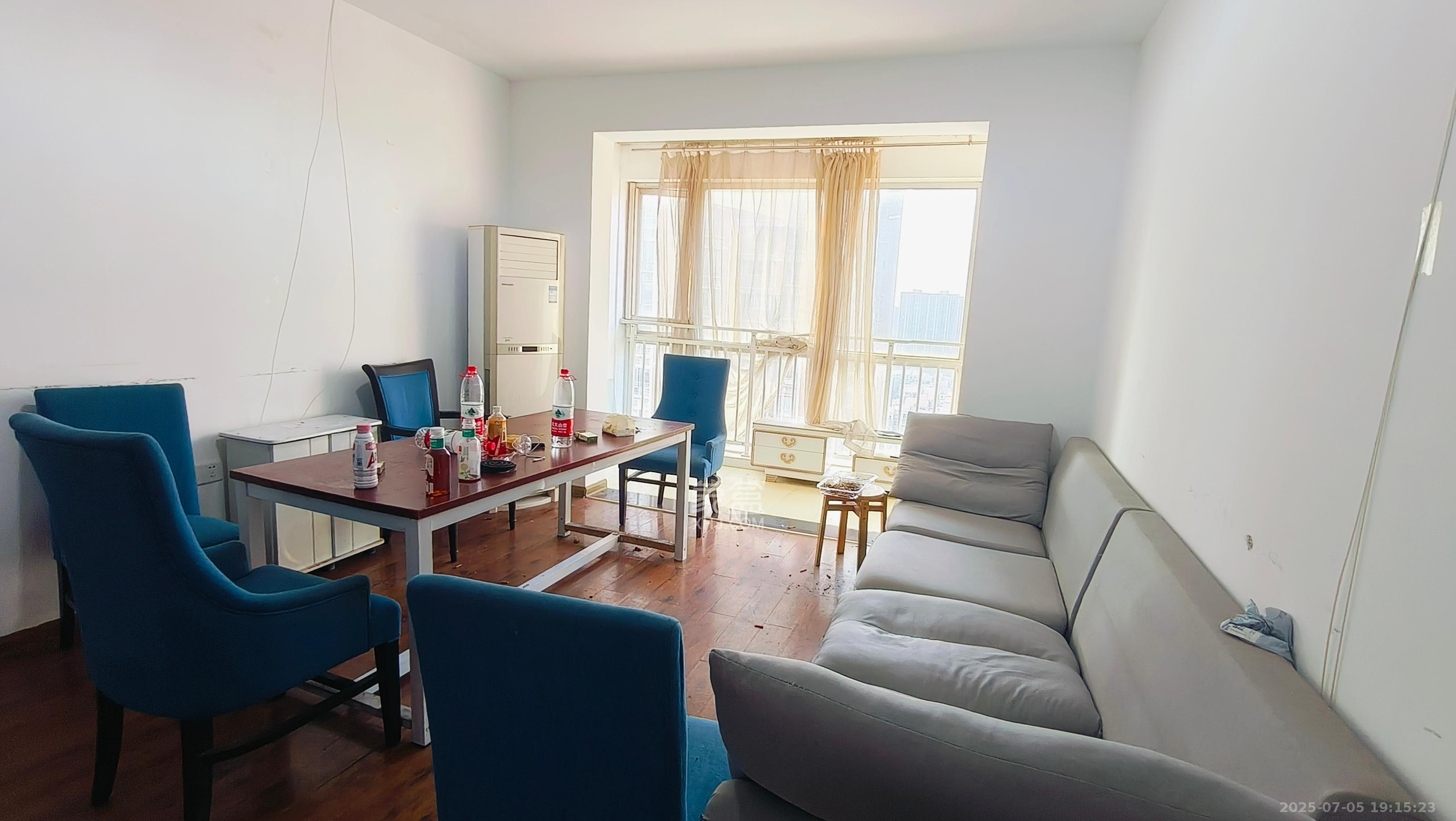 恒广国际景园一二区 3室2厅2卫 2000.0元/月 恒广国际景园一二区 3室2厅2卫 2000.0元/月室内图