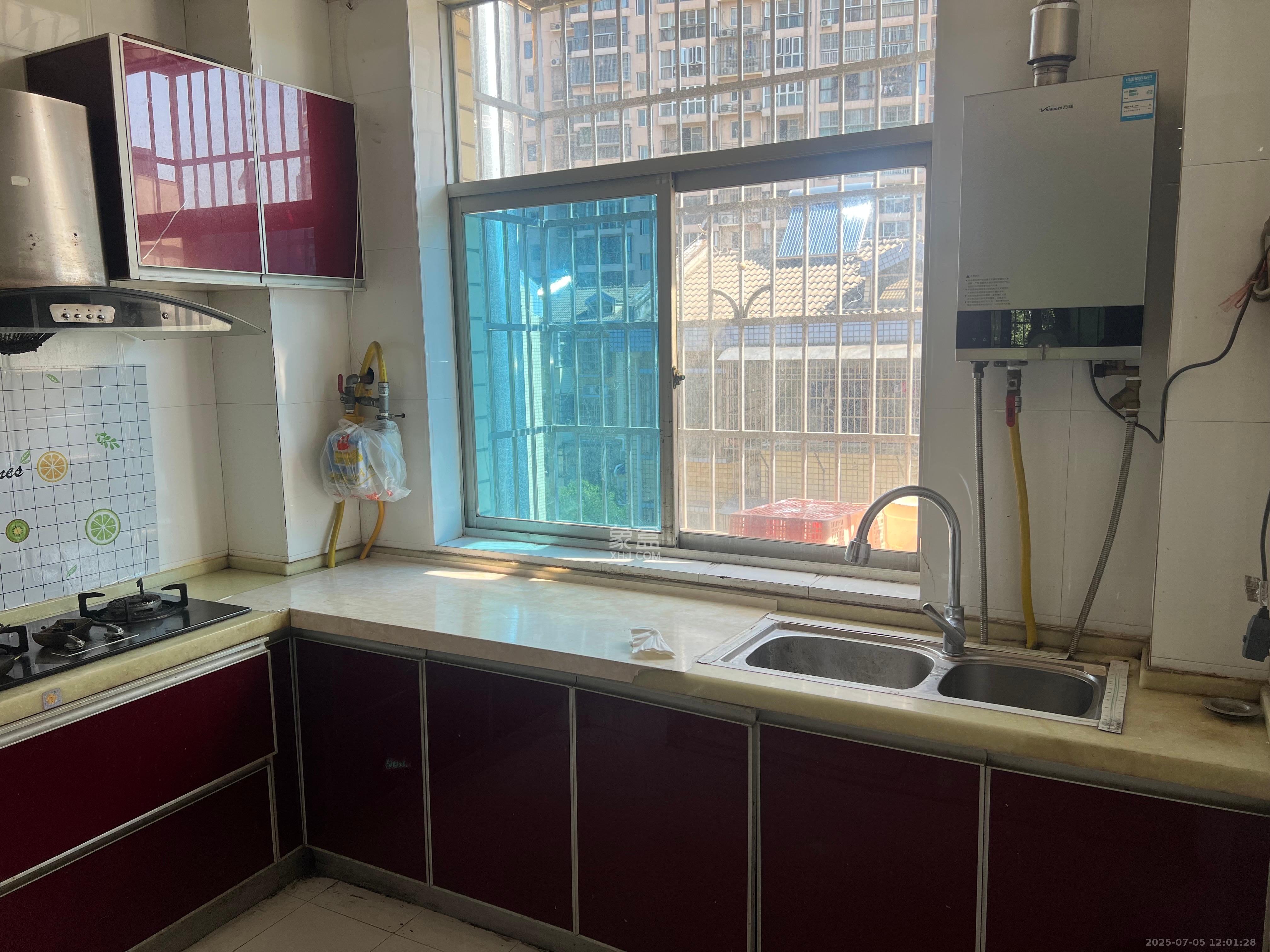 府后路安置小区（道坡小区）  3室2厅2卫   1800.00元/月室内图