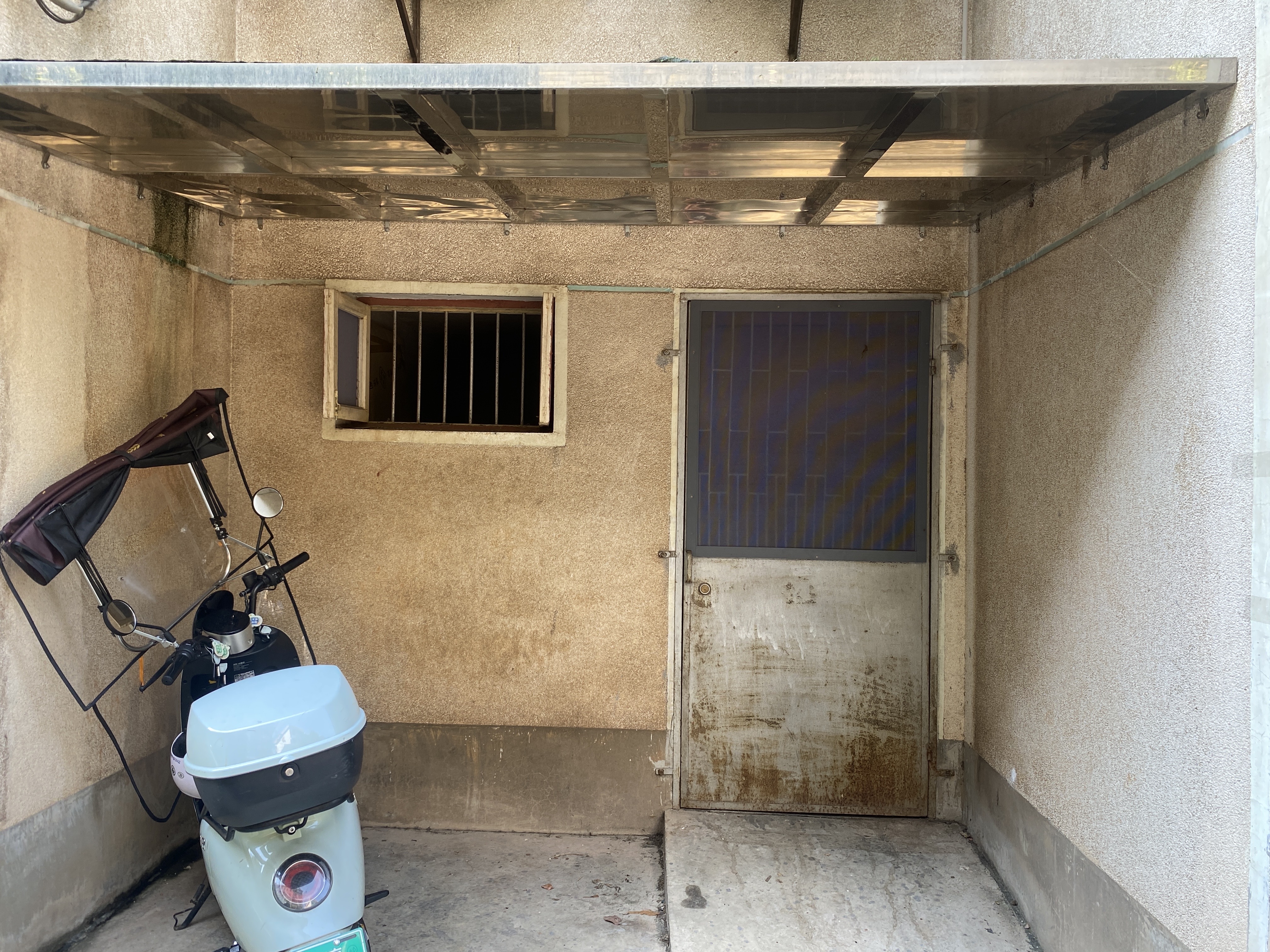 区税务局家属楼 3室2厅2卫 49.8万 区税务局家属楼 3室2厅2卫 49.8万客厅