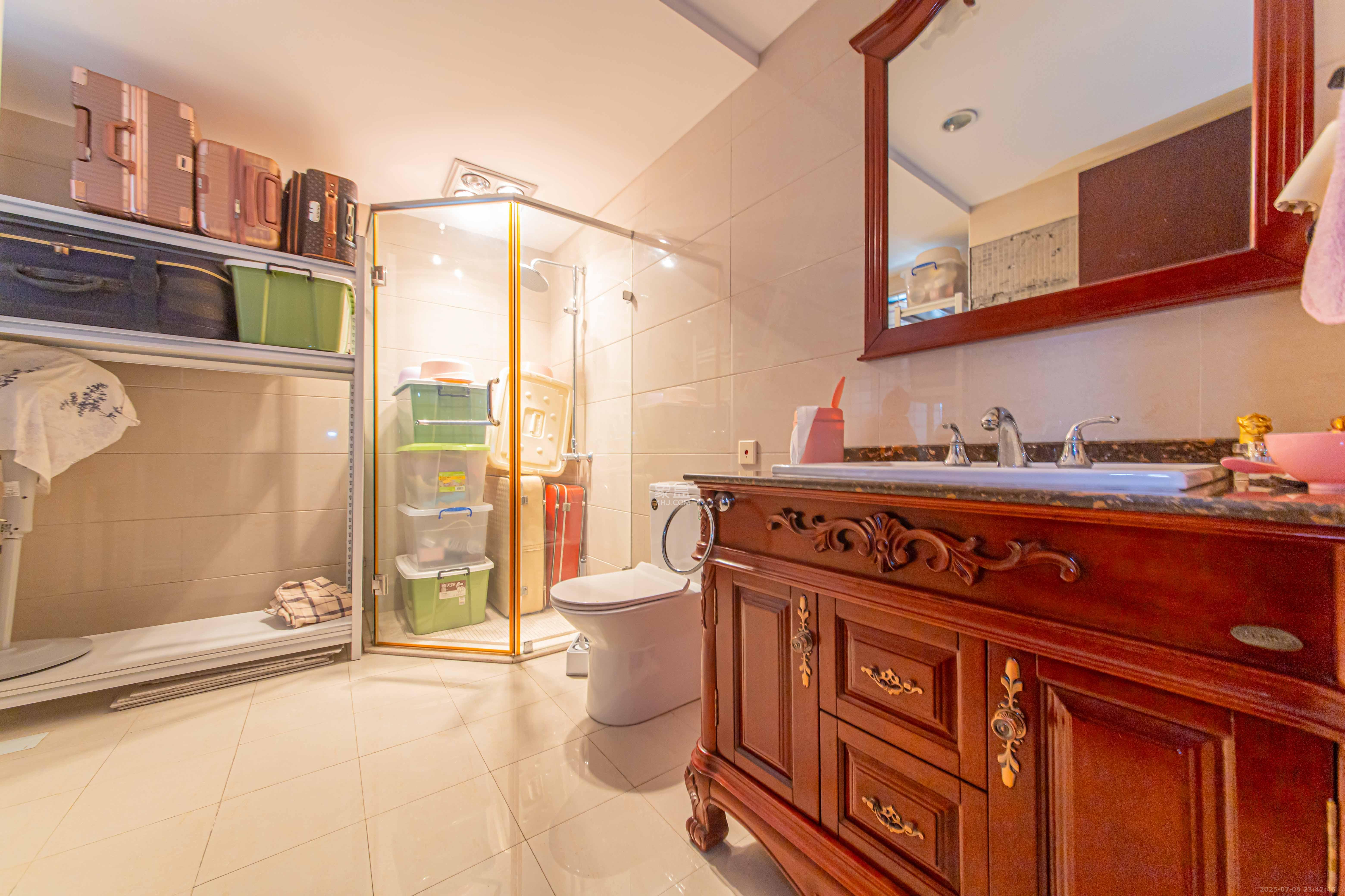 大唐印象一期云海湾 5室2厅2卫 190.0万 大唐印象一期云海湾 5室2厅2卫 190.0万卫生间