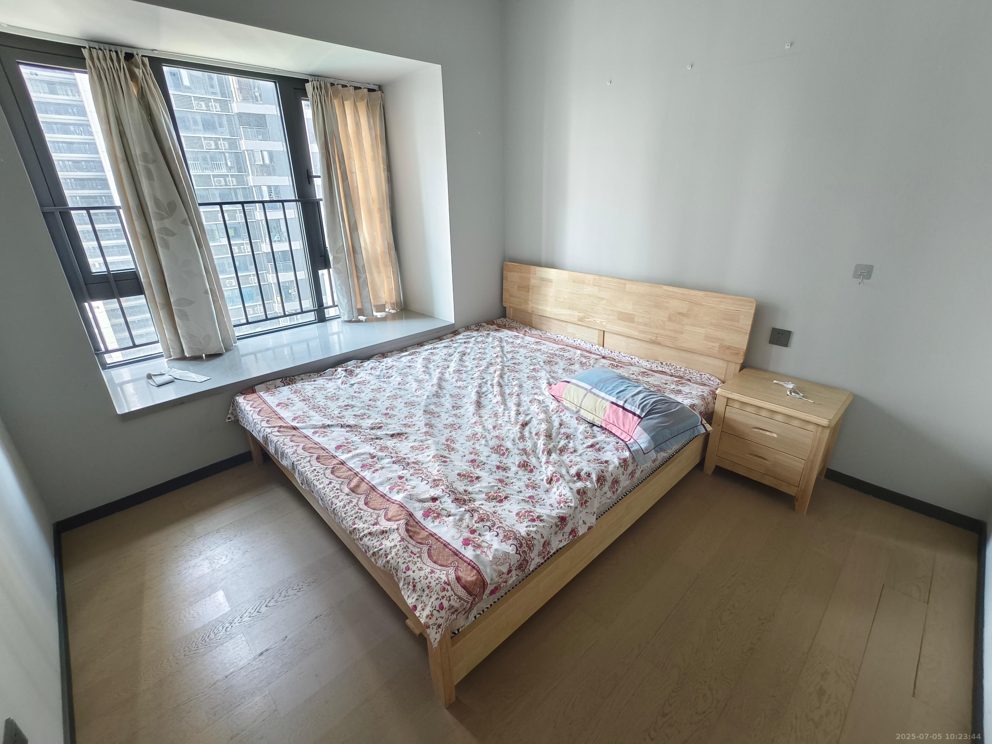 时代梅溪领峰  3室2厅2卫   3200.00元/月室内图
