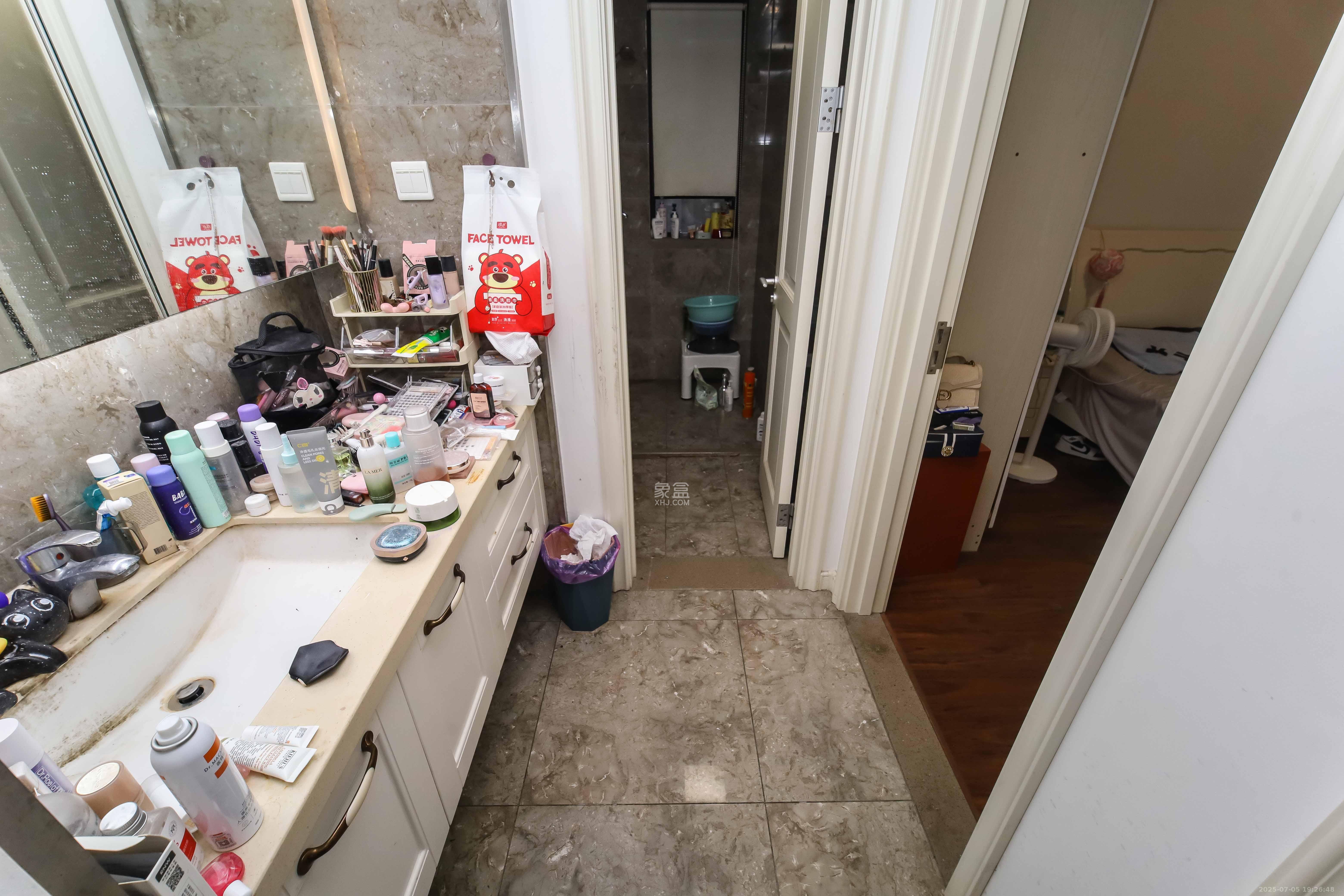 万科金域蓝湾  3室2厅1卫    135.0万 万科金域蓝湾  3室2厅1卫    135.0万卫生间