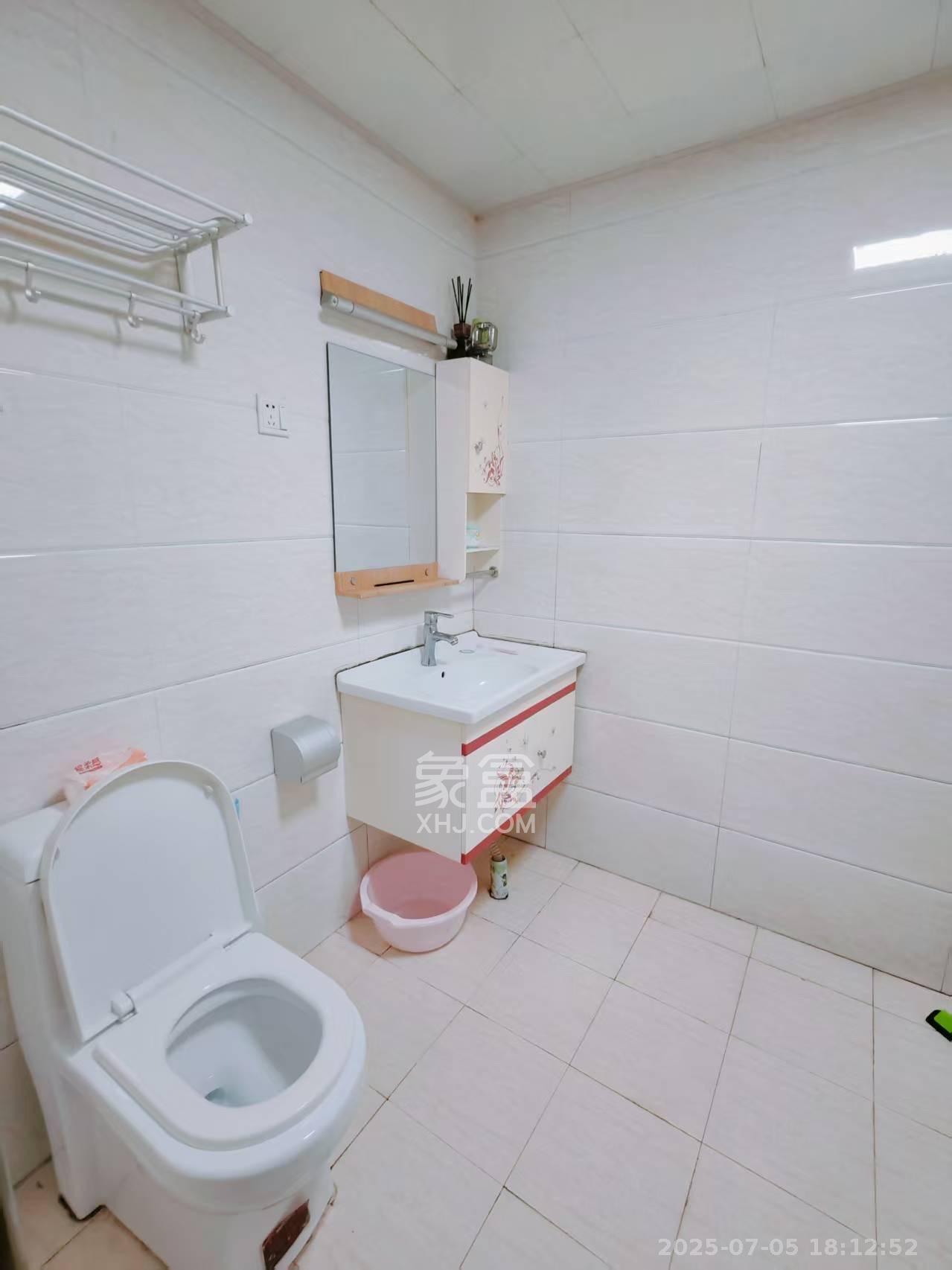 奥克斯广场  1室1厅1卫   1600.00元/月室内图