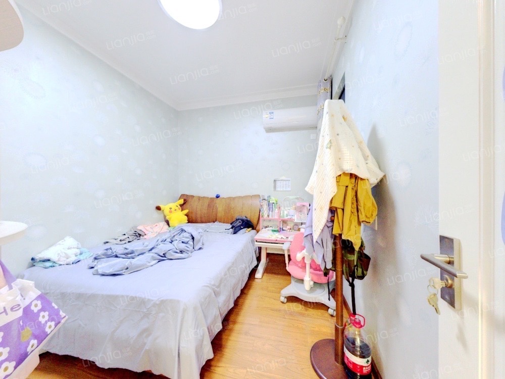 平安光谷春天  3室2厅1卫    105.0万 平安光谷春天  3室2厅1卫    105.0万客厅