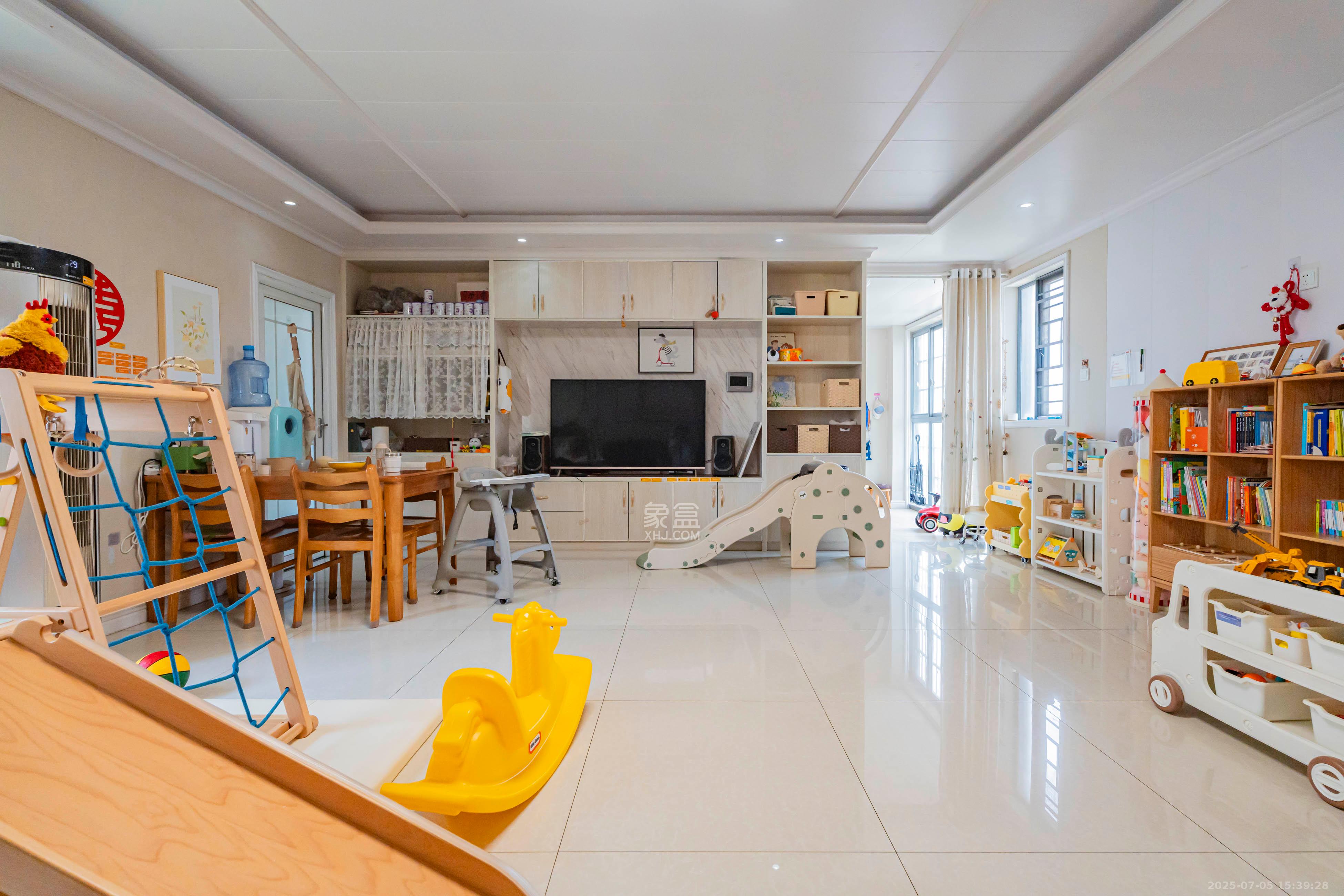 月畔湾  3室2厅1卫    115.0万 月畔湾  3室2厅1卫    115.0万客厅