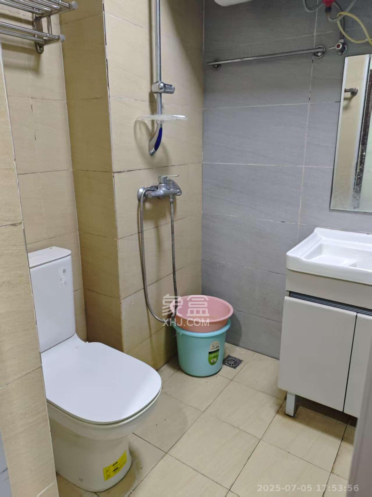 长盛上东区 1室1厅1卫 1600.0元/月 长盛上东区 1室1厅1卫 1600.0元/月室内图