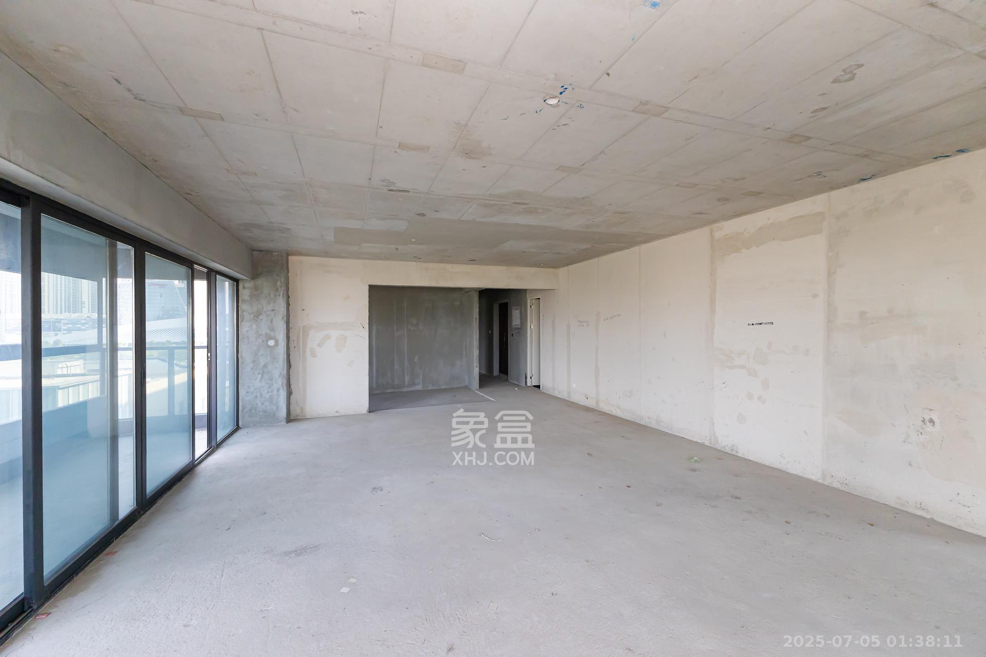 越秀湘江星汇城一期 4室2厅3卫 260.0万 越秀湘江星汇城一期 4室2厅3卫 260.0万客厅