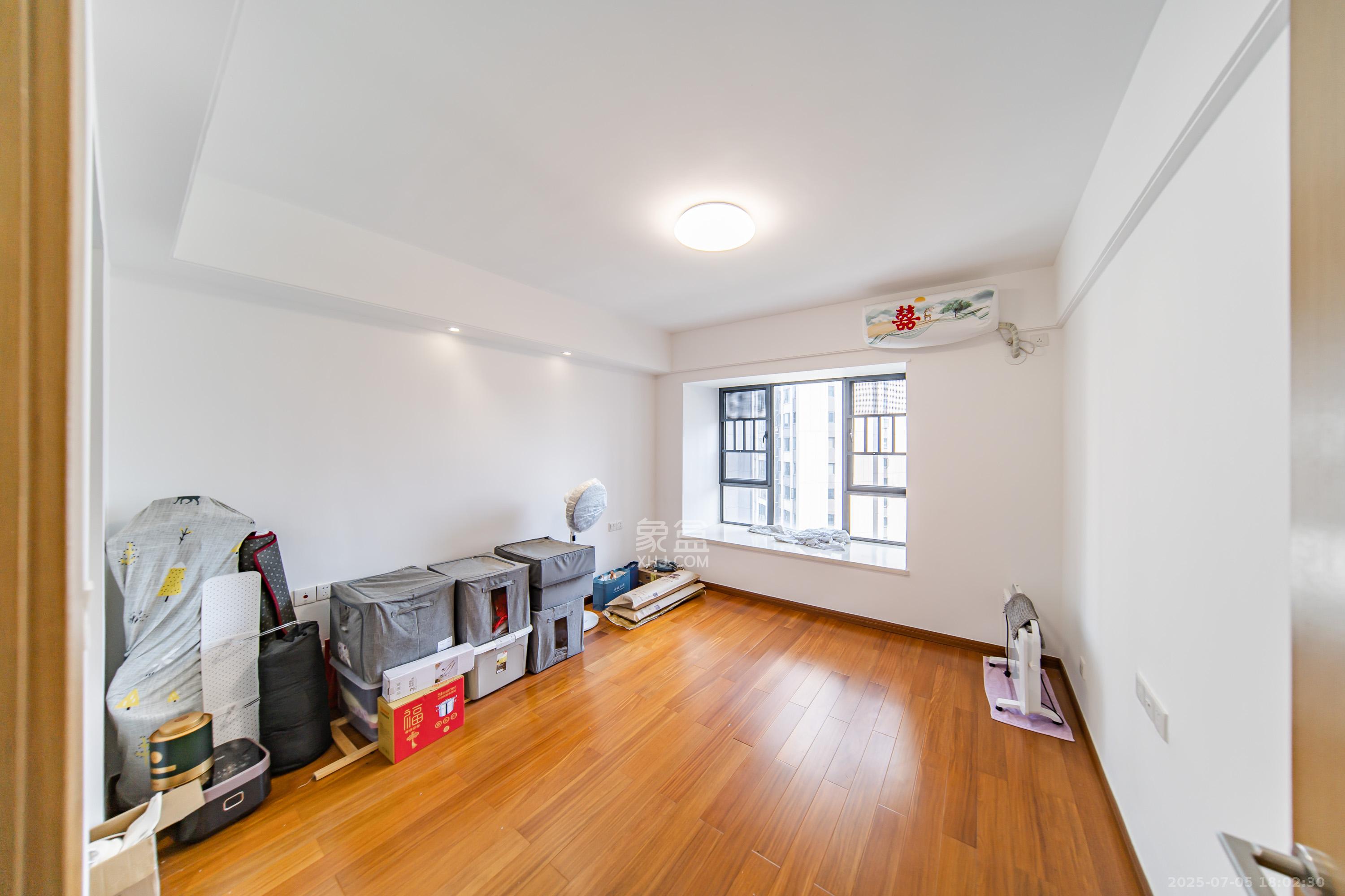 深业鹭栖府 4室2厅2卫 198.0万 深业鹭栖府 4室2厅2卫 198.0万卧室