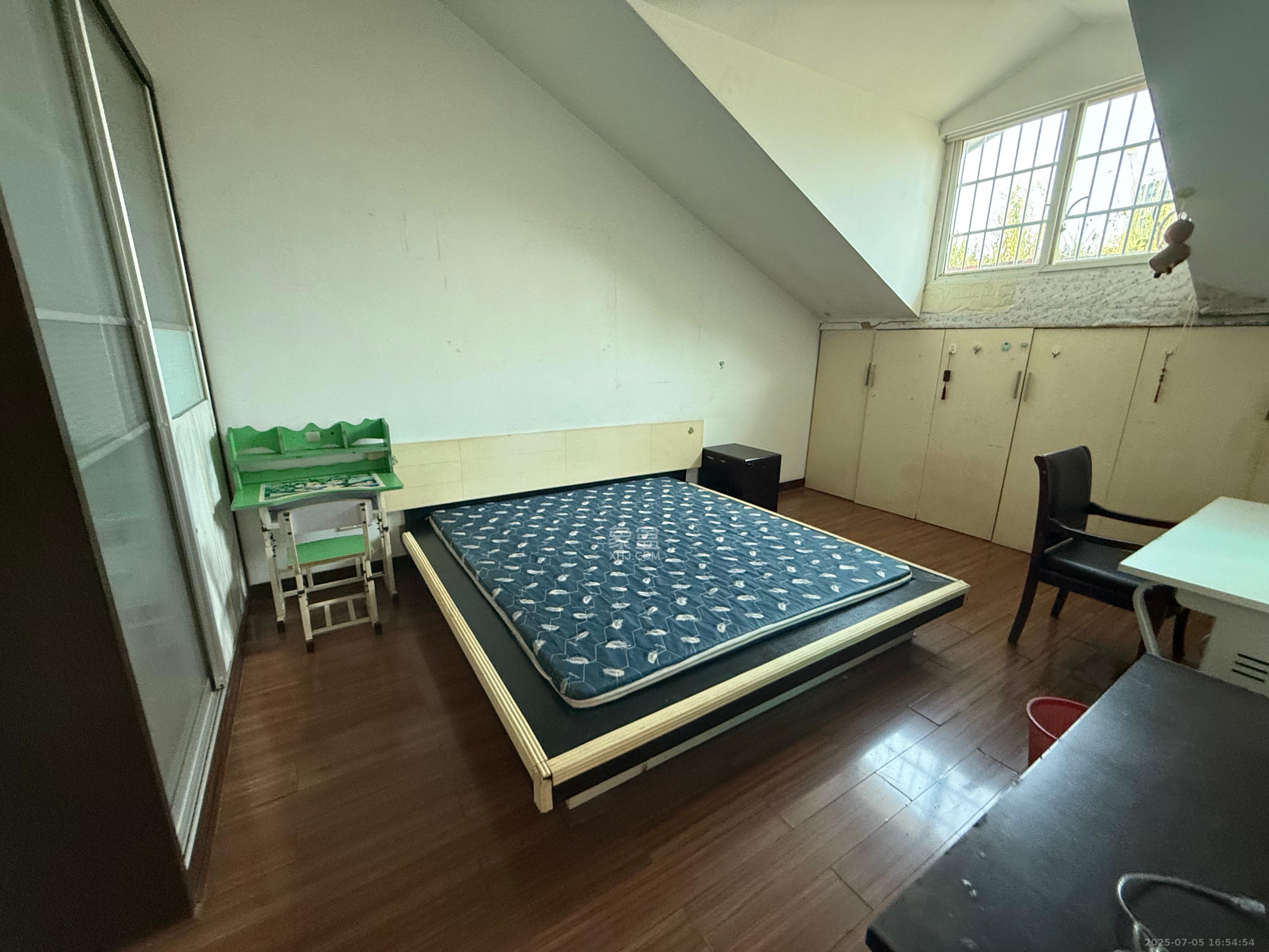 鸿景苑  4室2厅1卫   3200.00元/月室内图