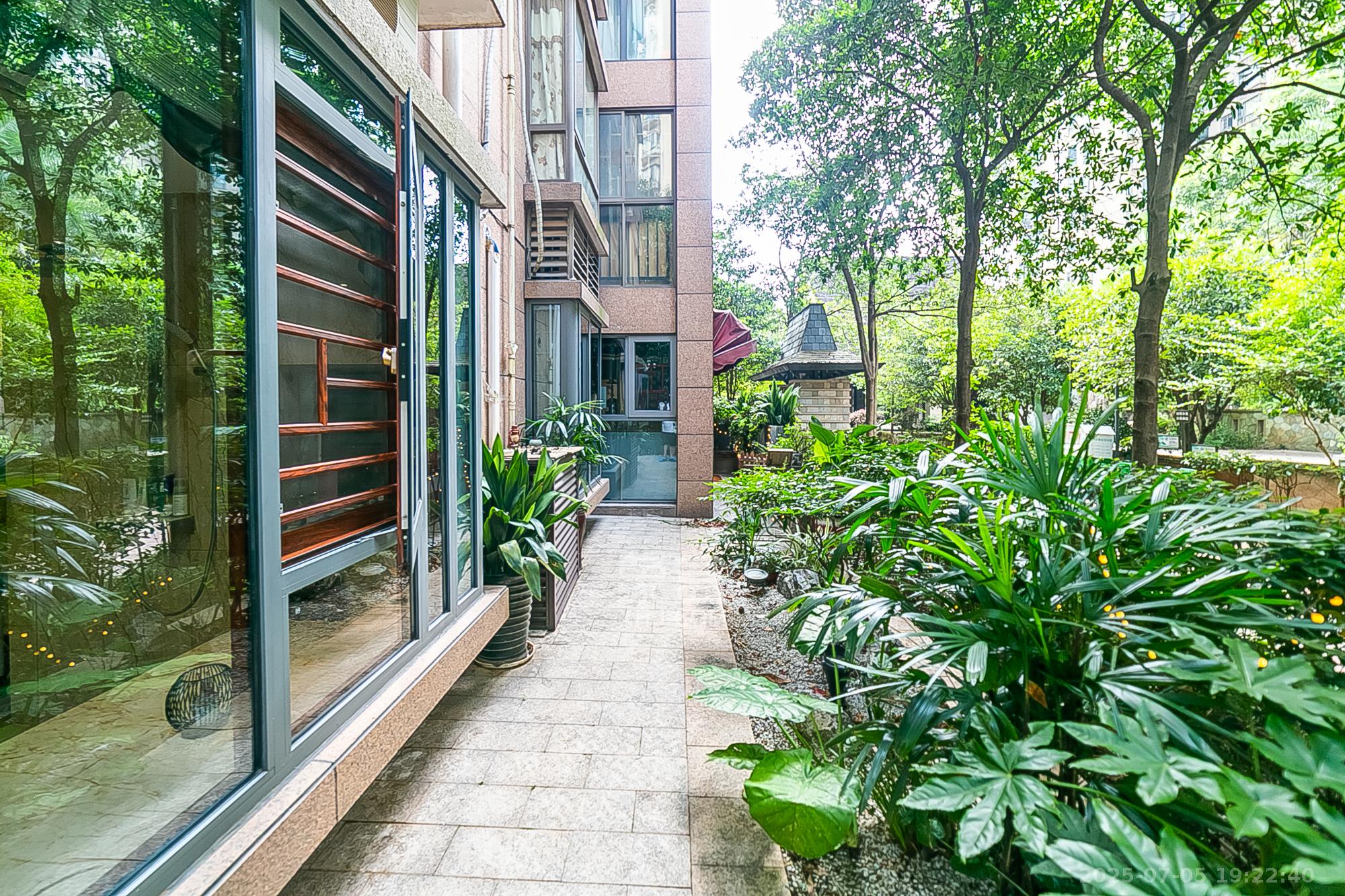 金域南外滩（望江佳园）  3室2厅2卫    348.0万其他