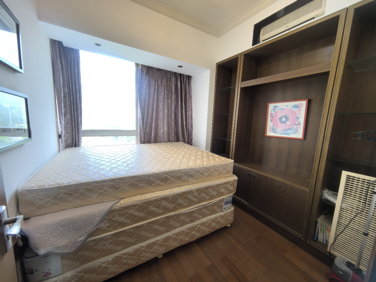 海岸壹号  5室2厅2卫    431.0万 海岸壹号  5室2厅2卫    431.0万客厅