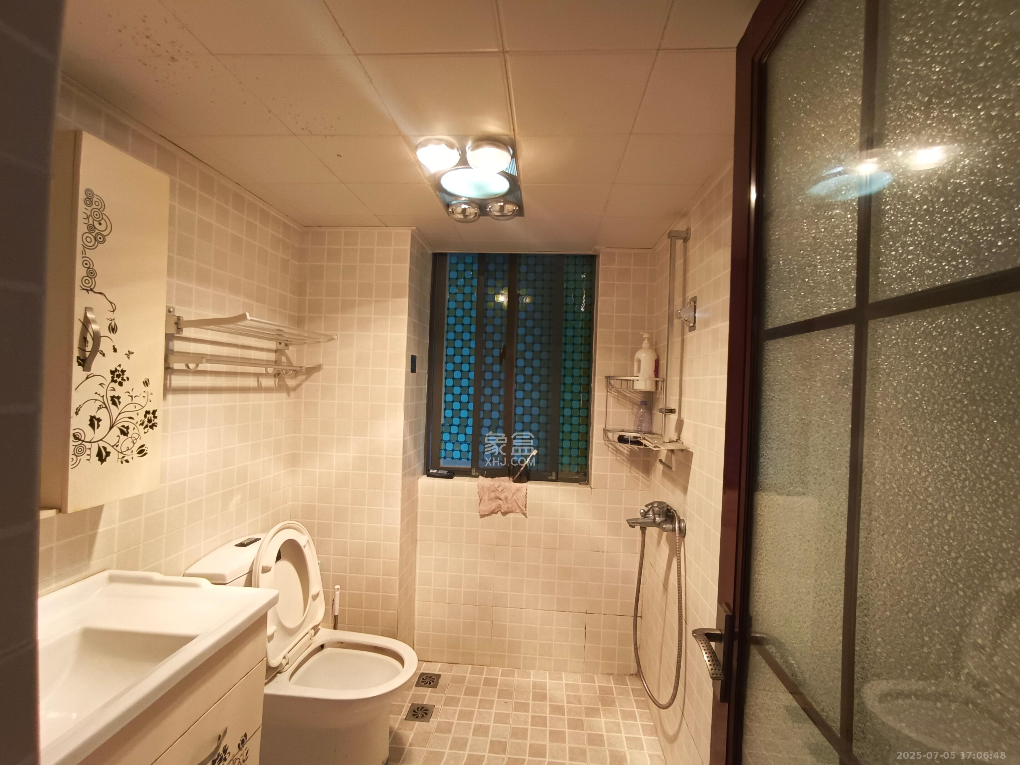 鑫远湘府华城 2室2厅1卫 2500.0元/月 鑫远湘府华城 2室2厅1卫 2500.0元/月室内图