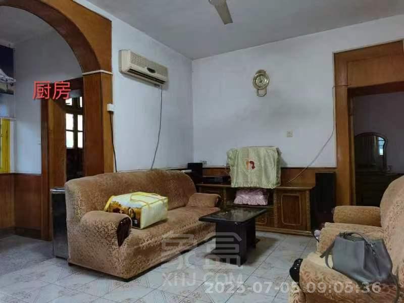 红旗北路散盘 3室1厅1卫 500.0元/月 红旗北路散盘 3室1厅1卫 500.0元/月室内图