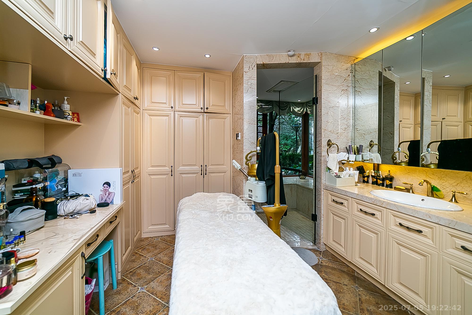 金域南外滩（望江佳园）  3室2厅2卫    348.0万卧室