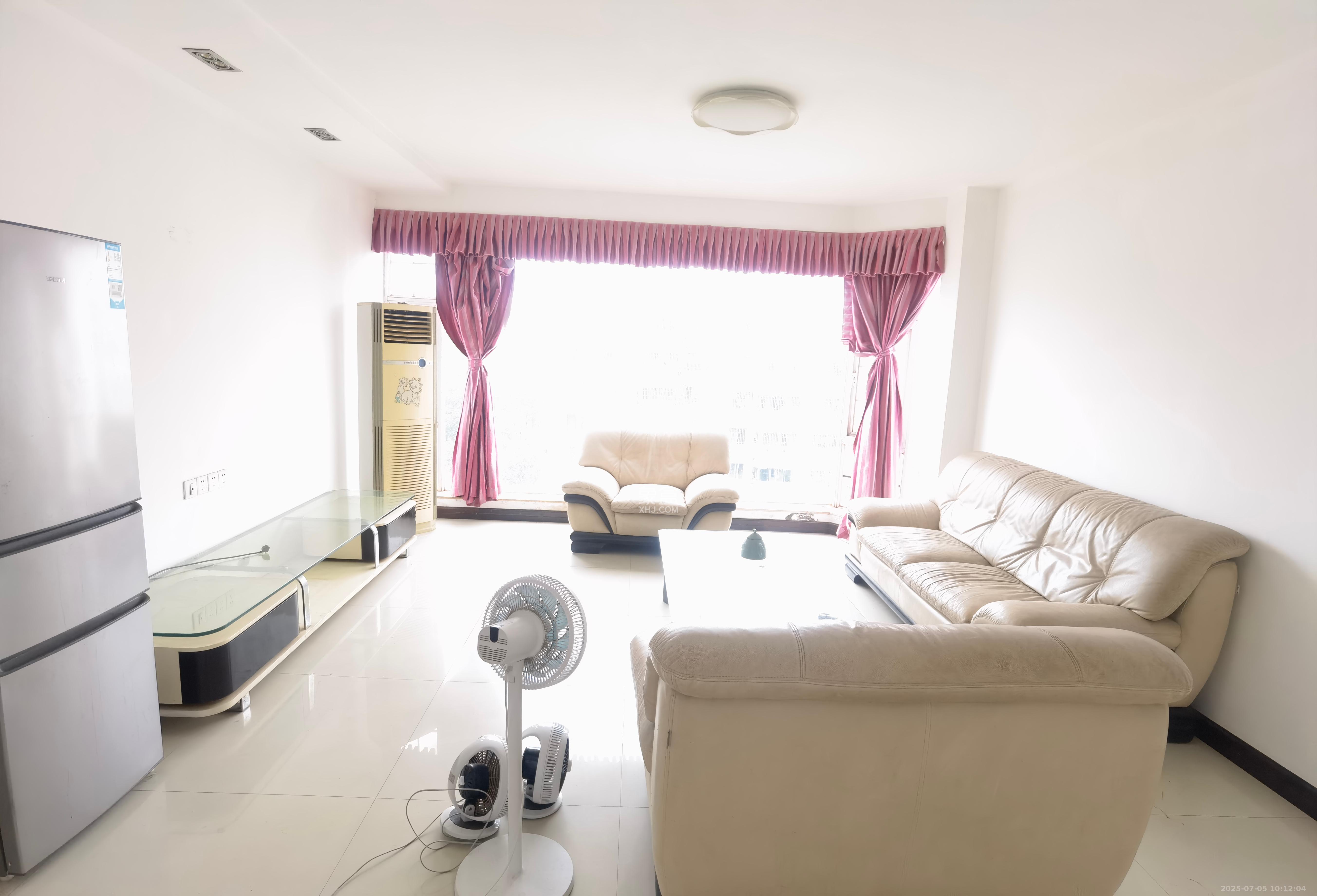 财富时代(高桥中江置业财富) 3室2厅2卫 2000.0元/月 财富时代(高桥中江置业财富) 3室2厅2卫 2000.0元/月室内图