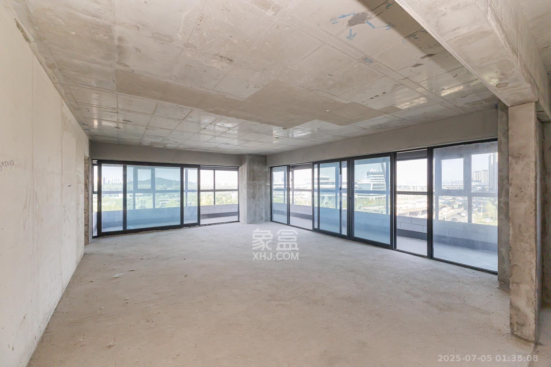 越秀湘江星汇城一期 4室2厅3卫 260.0万 越秀湘江星汇城一期 4室2厅3卫 260.0万客厅