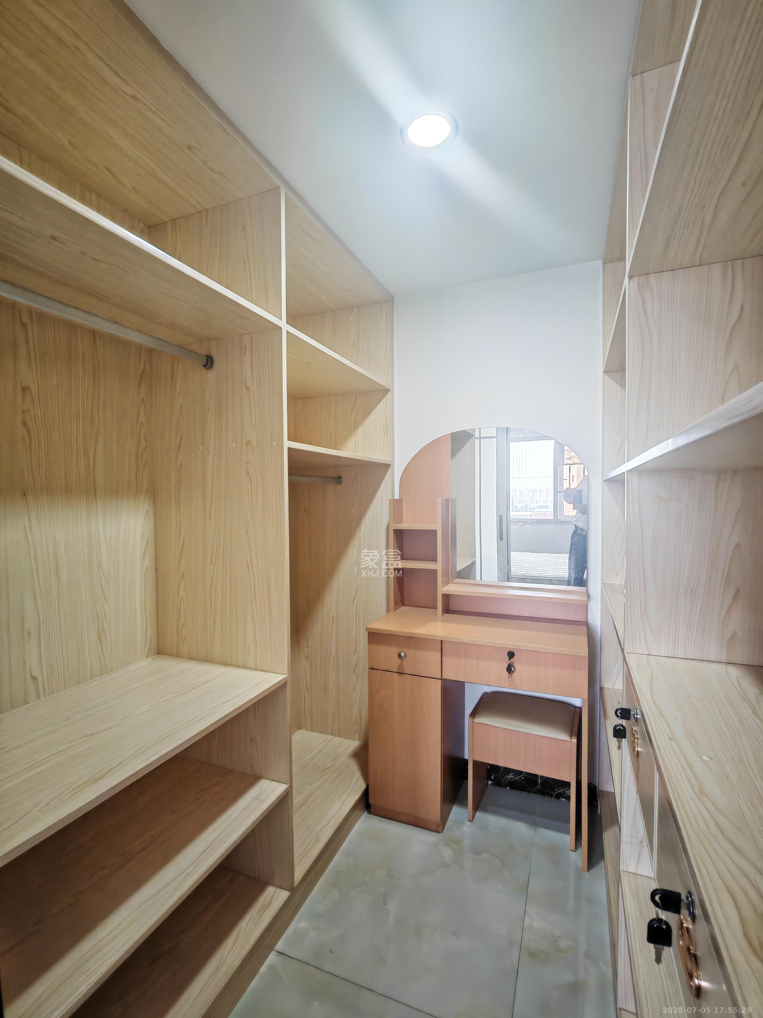 保利香槟国际  1室0厅0卫   2300.00元/月室内图