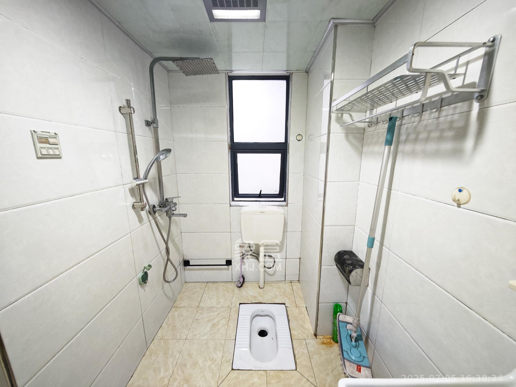 秀峰景园(领秀峰)  2室1厅1卫    40.8万 秀峰景园(领秀峰)  2室1厅1卫    40.8万卫生间