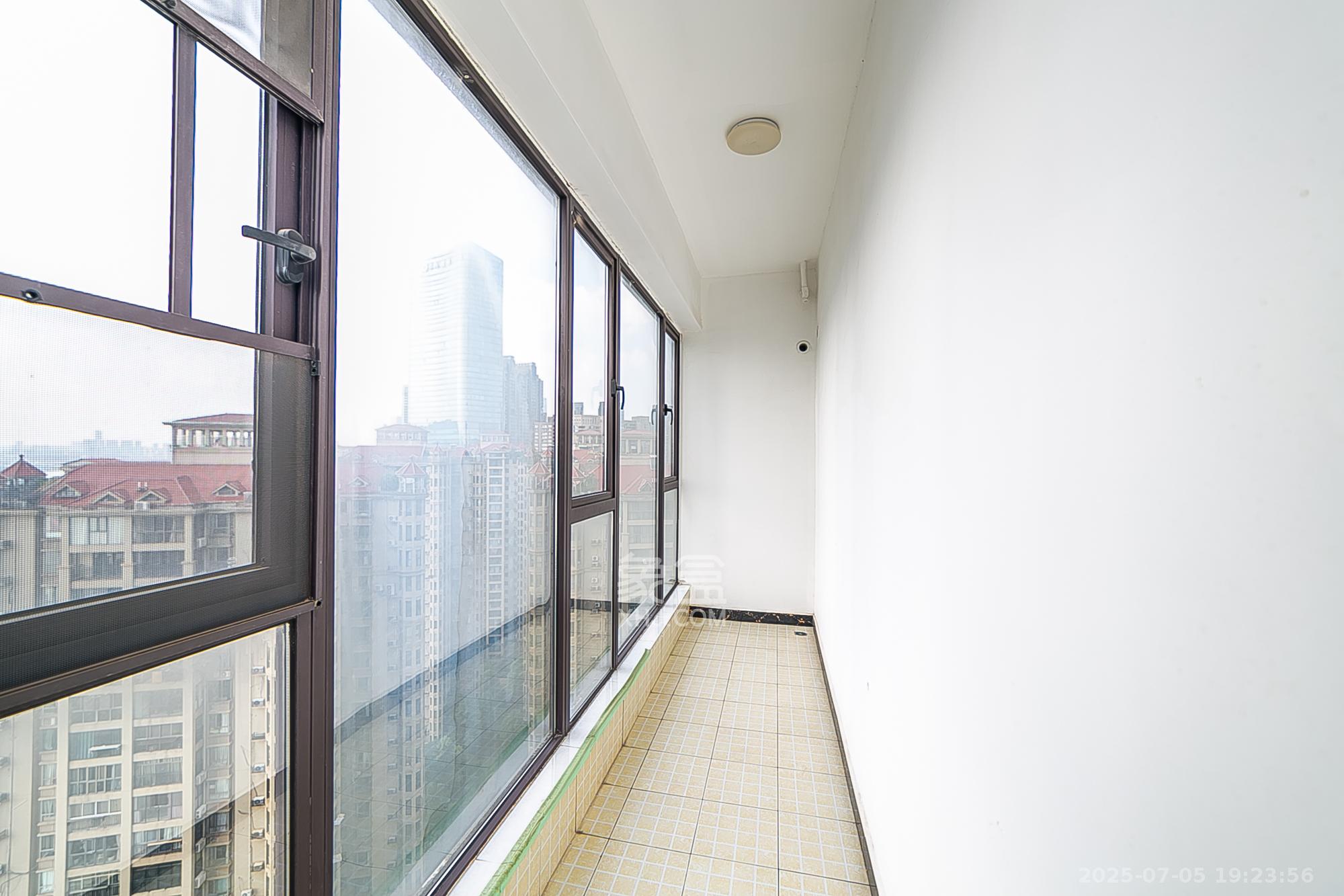 中建江山壹号  4室2厅2卫    520.0万 中建江山壹号  4室2厅2卫    520.0万阳台