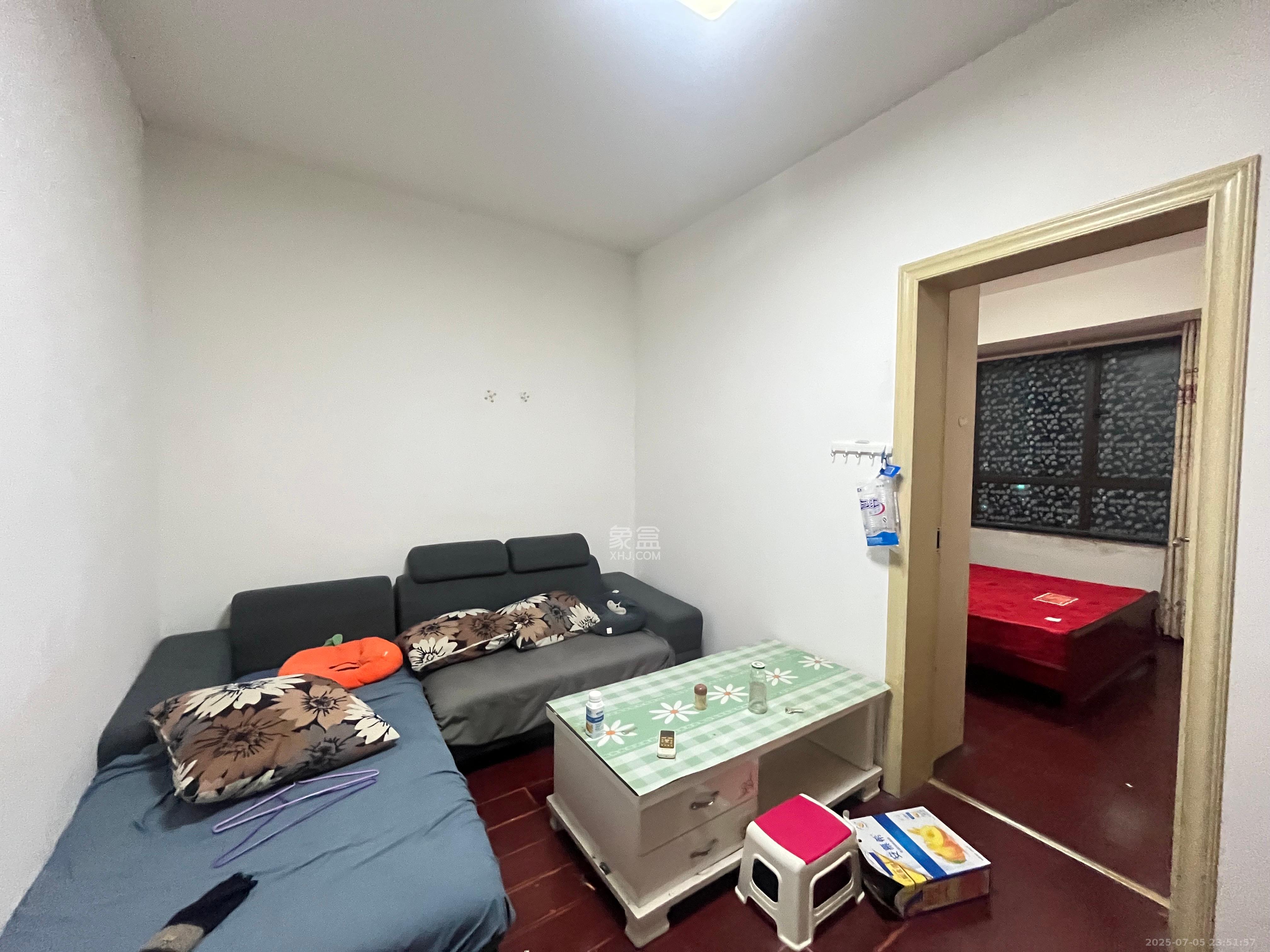天下一家  2室1厅1卫   1700.00元/月室内图