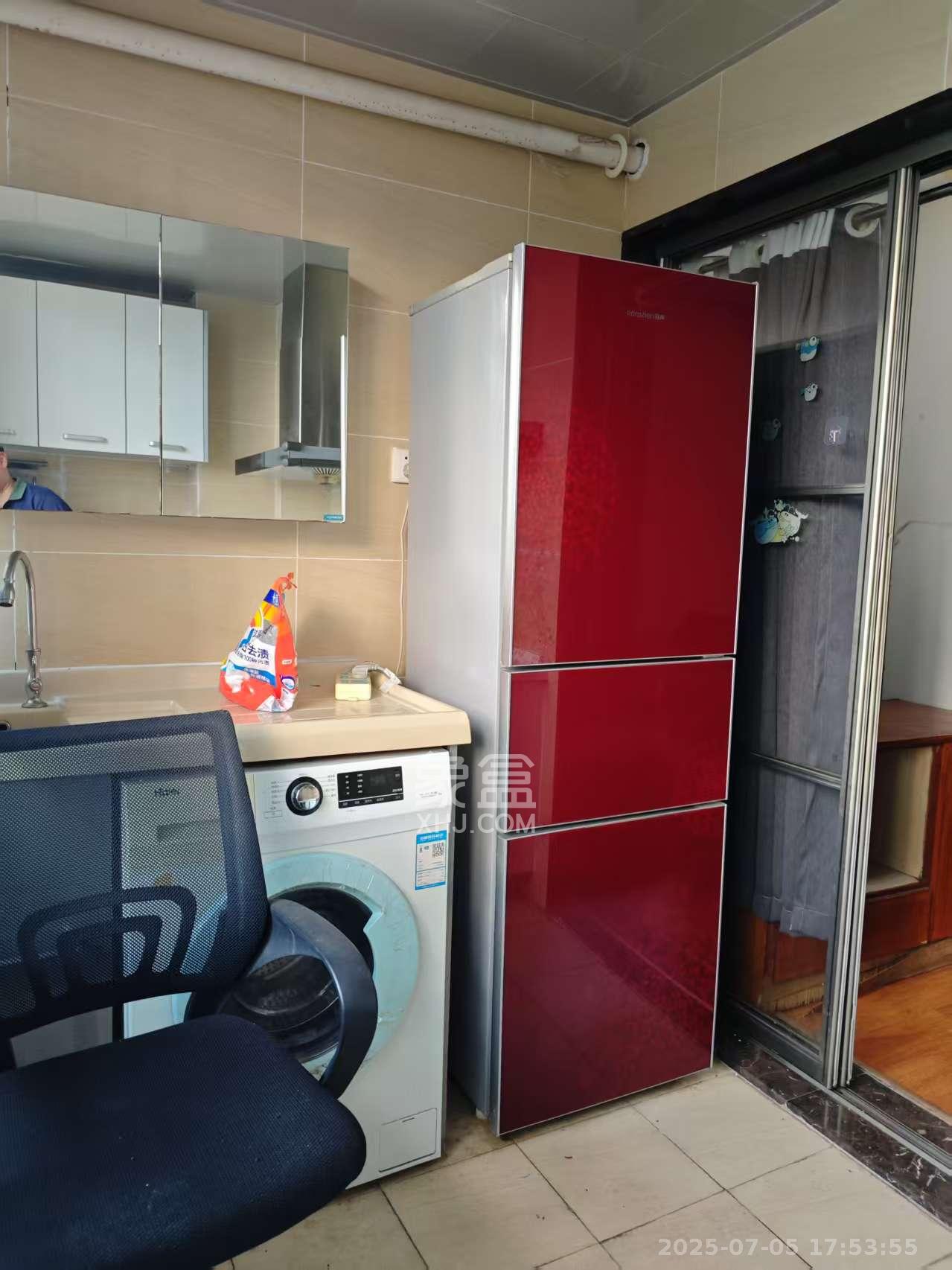 长盛上东区 1室1厅1卫 1600.0元/月 长盛上东区 1室1厅1卫 1600.0元/月室内图