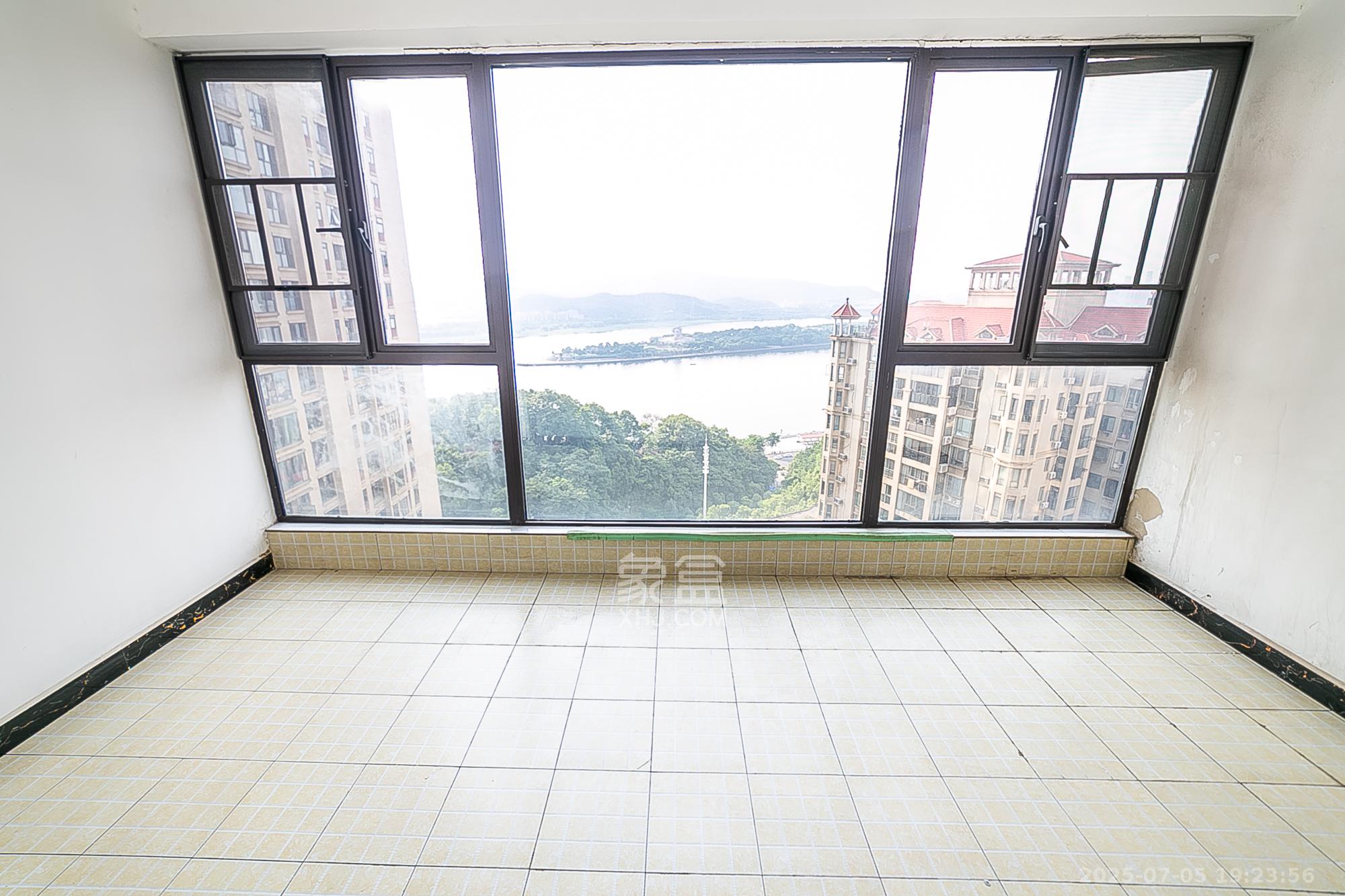 中建江山壹号  4室2厅2卫    520.0万 中建江山壹号  4室2厅2卫    520.0万阳台