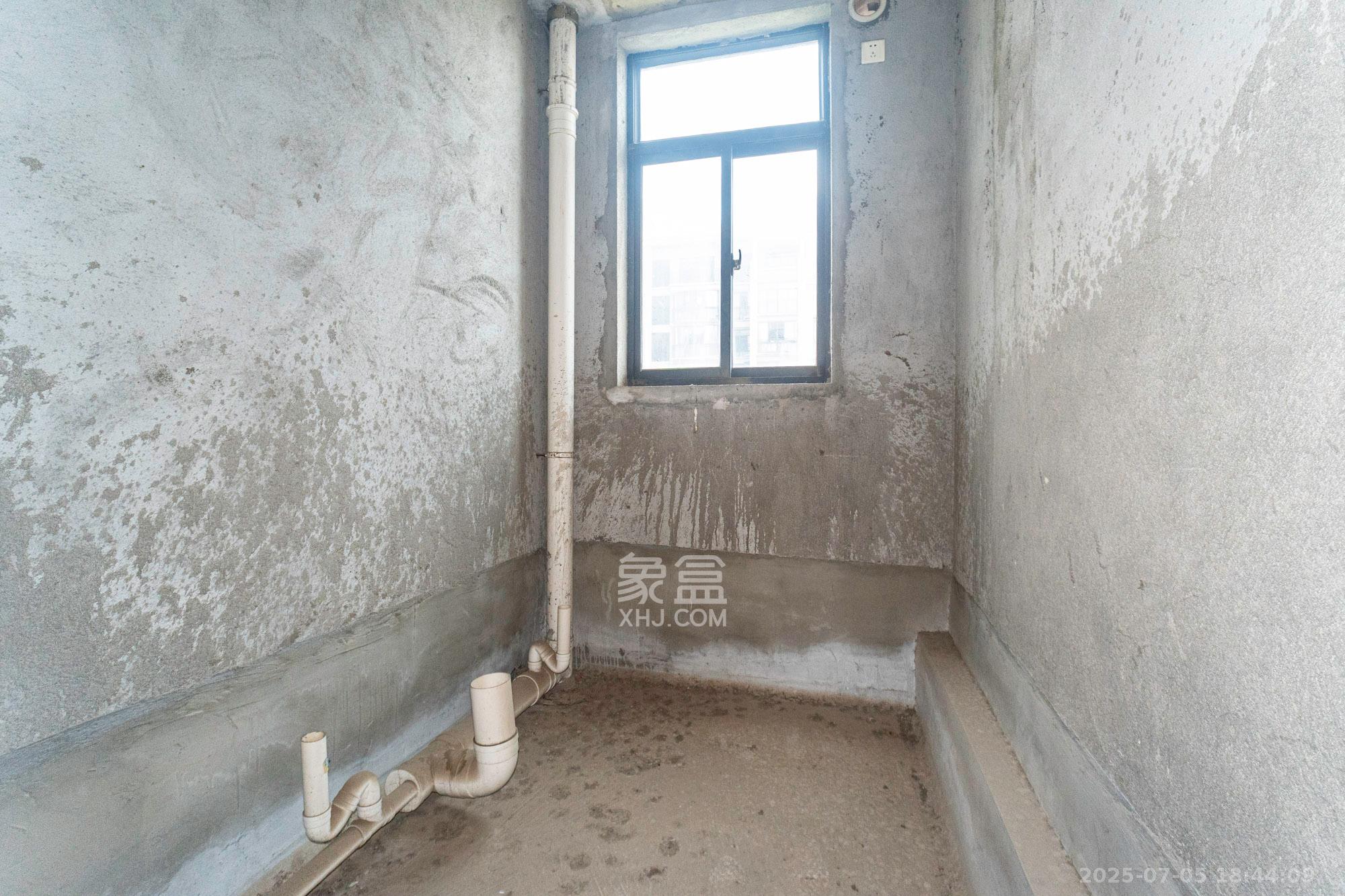 康桥长郡 4室2厅2卫 75.0万 康桥长郡 4室2厅2卫 75.0万卫生间