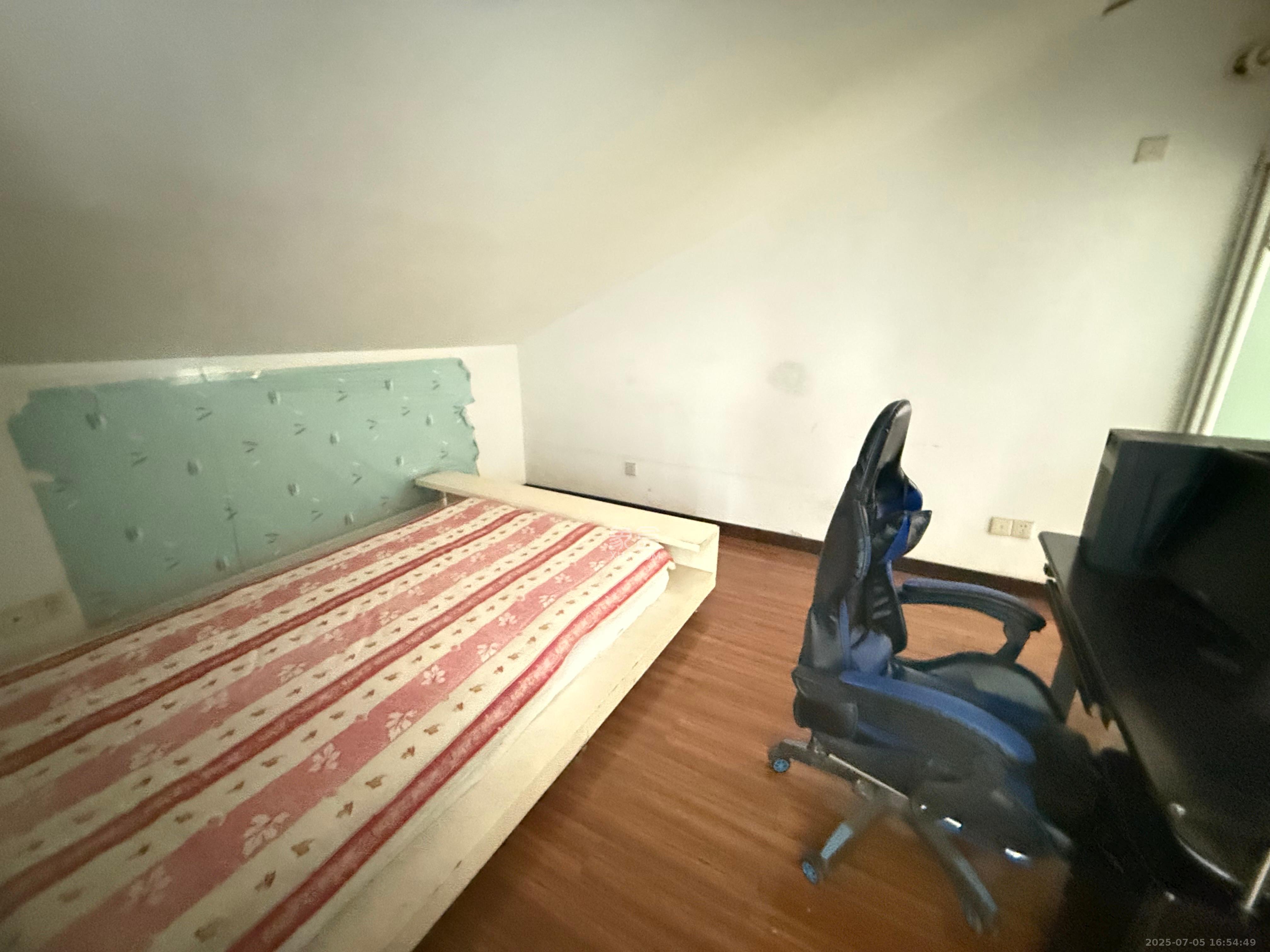 鸿景苑  4室2厅1卫   3200.00元/月室内图