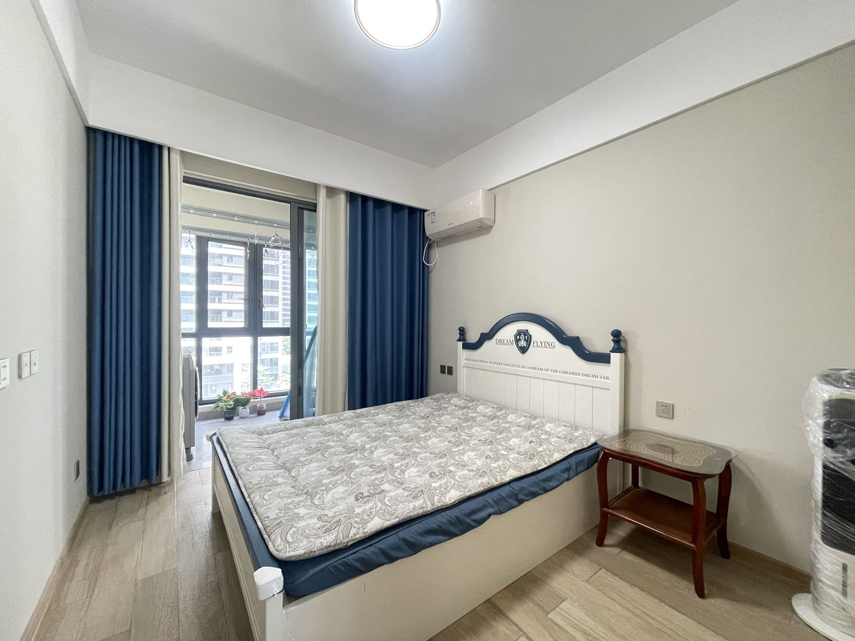 大华锦绣海岸四期 3室2厅2卫 178.0万 大华锦绣海岸四期 3室2厅2卫 178.0万客厅