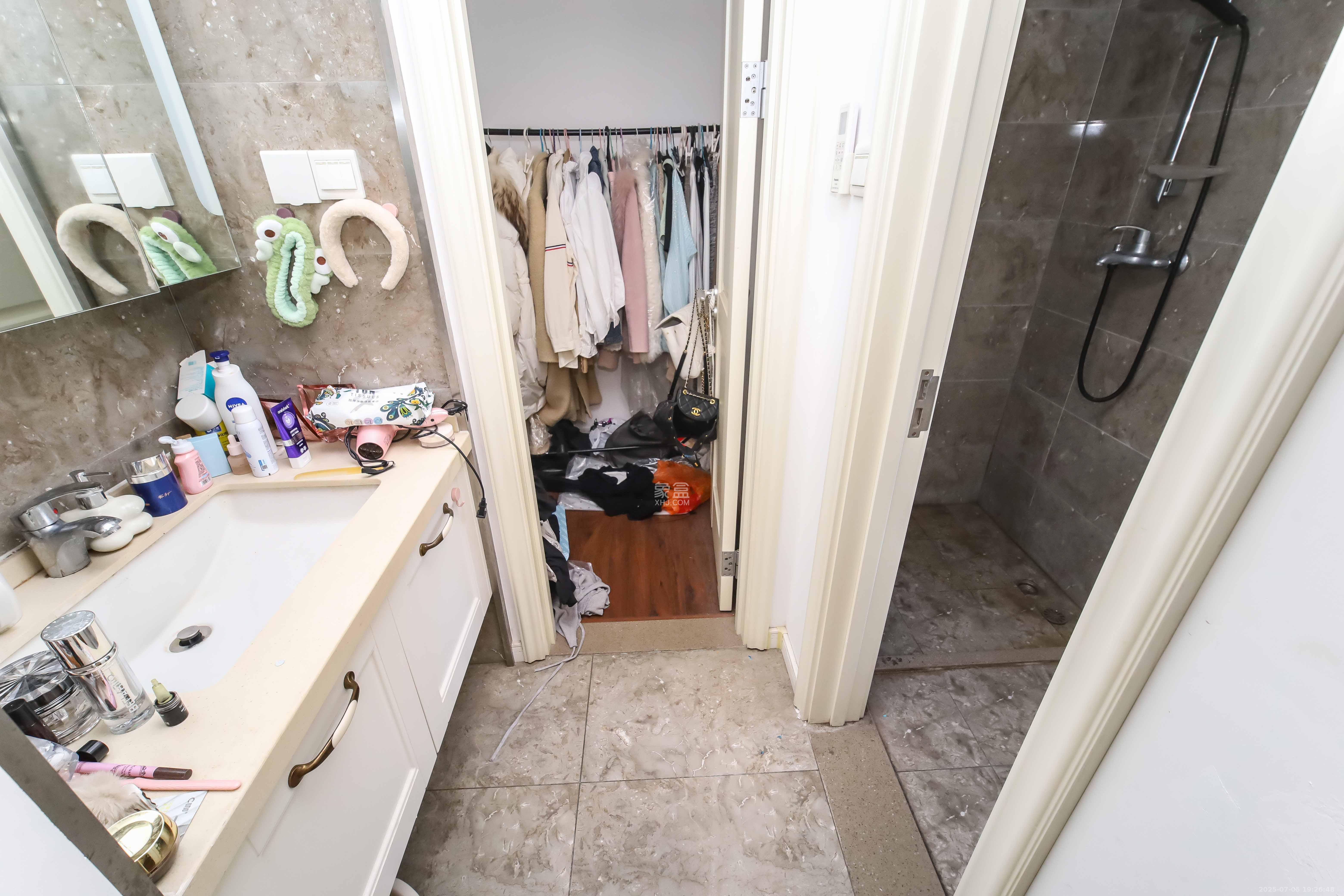 万科金域蓝湾  3室2厅1卫    135.0万 万科金域蓝湾  3室2厅1卫    135.0万卫生间