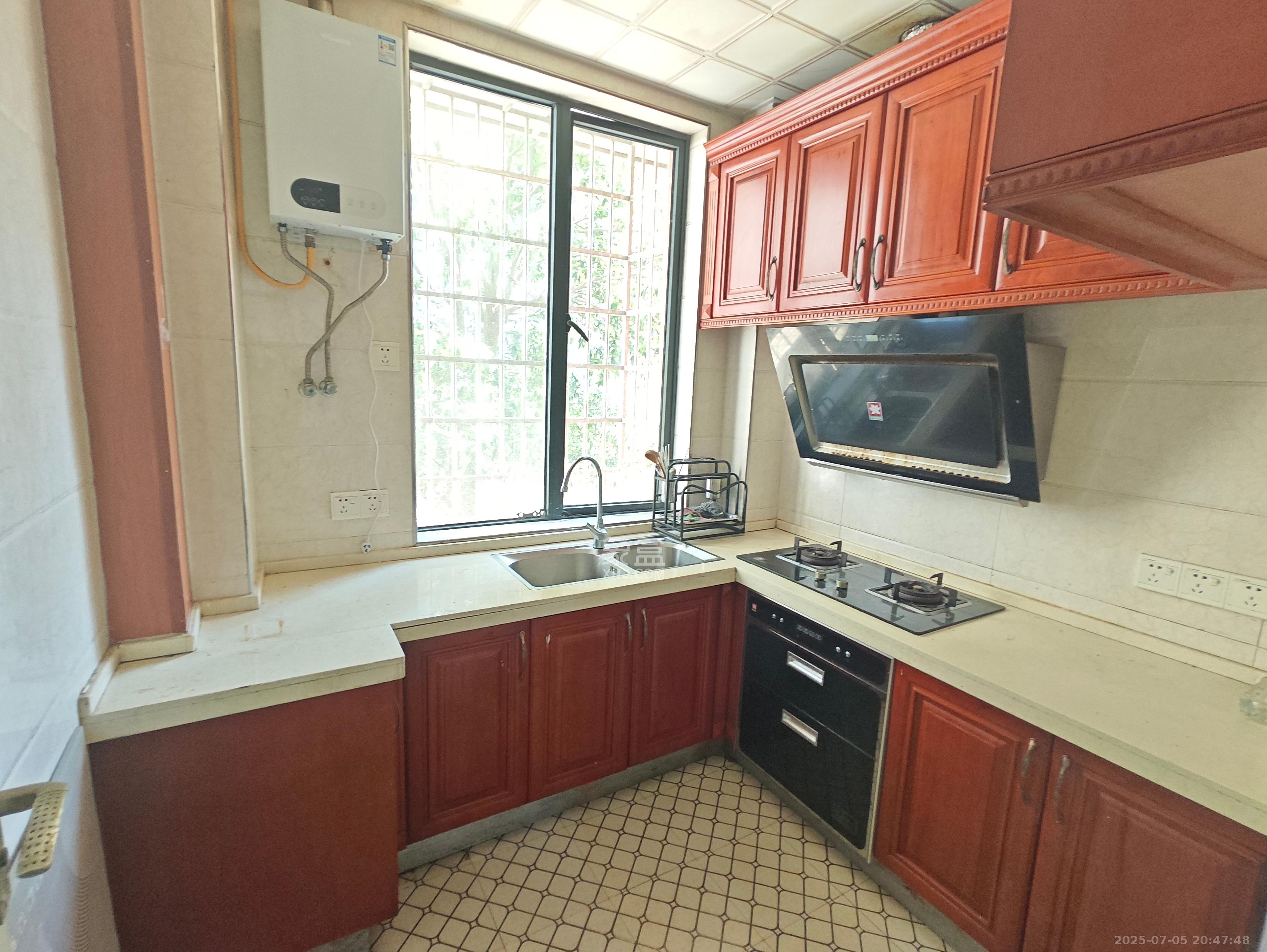 浩龙音乐界 3室1厅1卫 2000.0元/月 浩龙音乐界 3室1厅1卫 2000.0元/月室内图