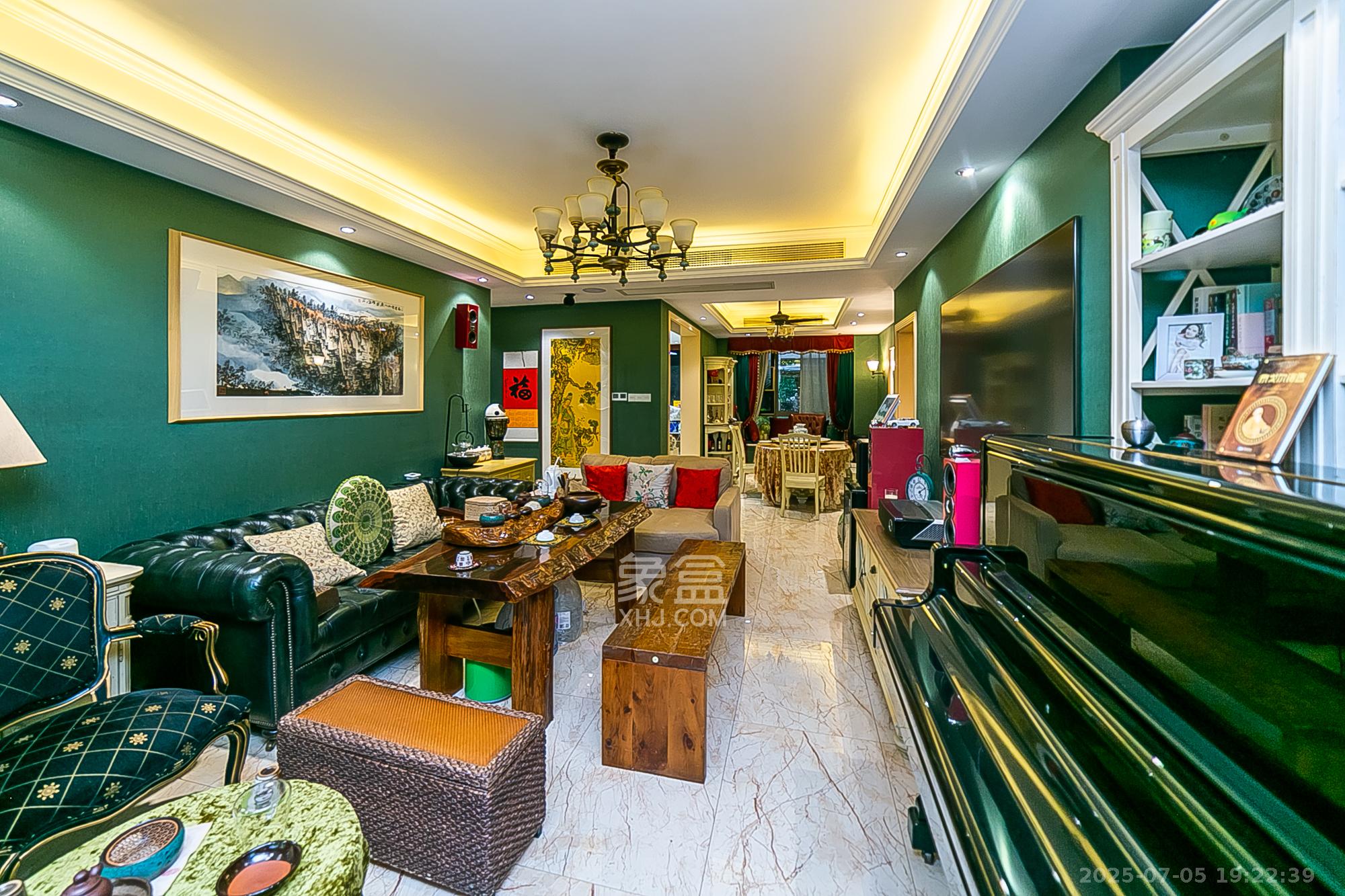 金域南外滩(望江佳园) 3室2厅2卫 348.0万 金域南外滩(望江佳园) 3室2厅2卫 348.0万客厅