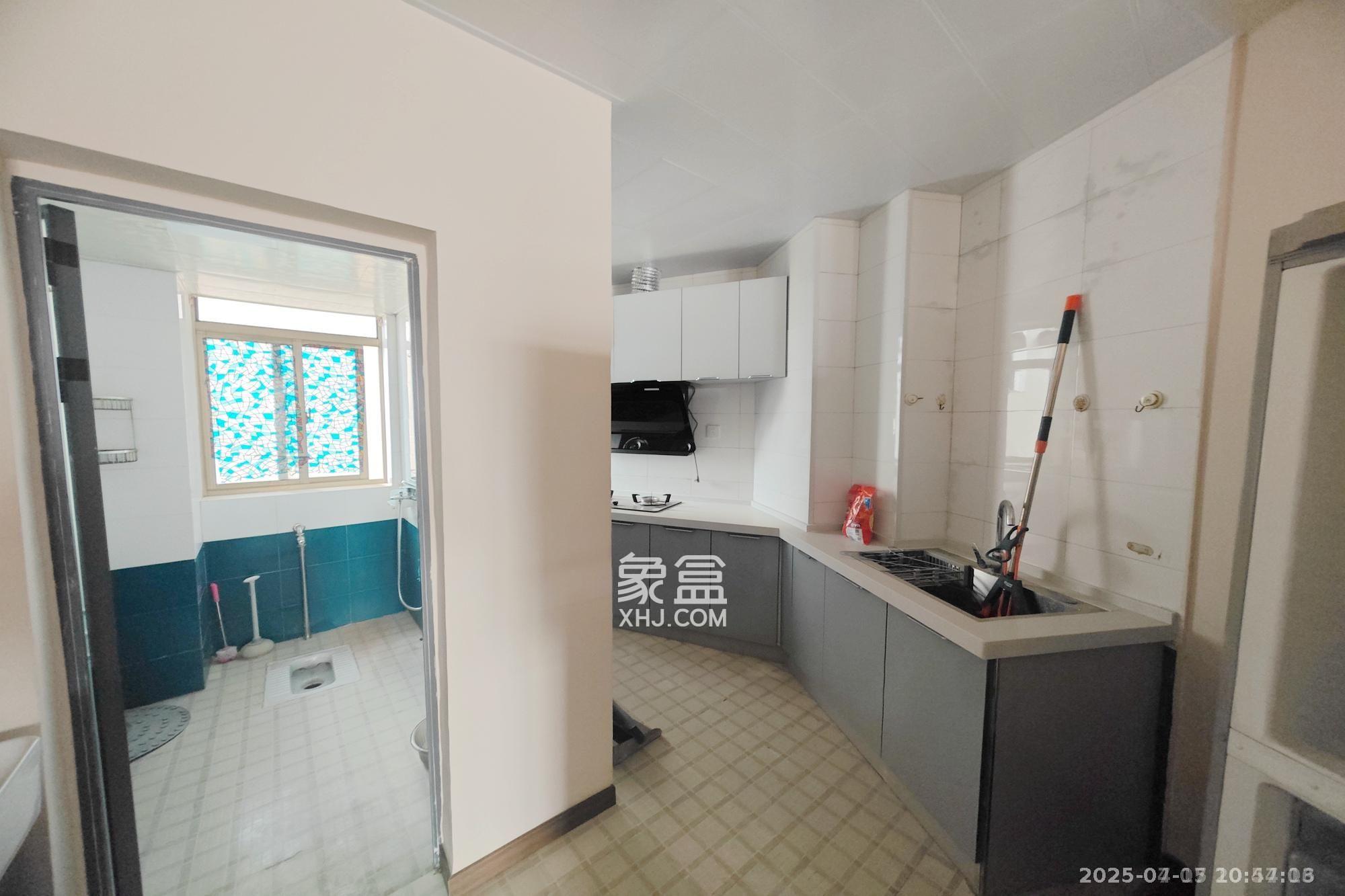 城南郡 5室2厅2卫 3600.0元/月 城南郡 5室2厅2卫 3600.0元/月室内图