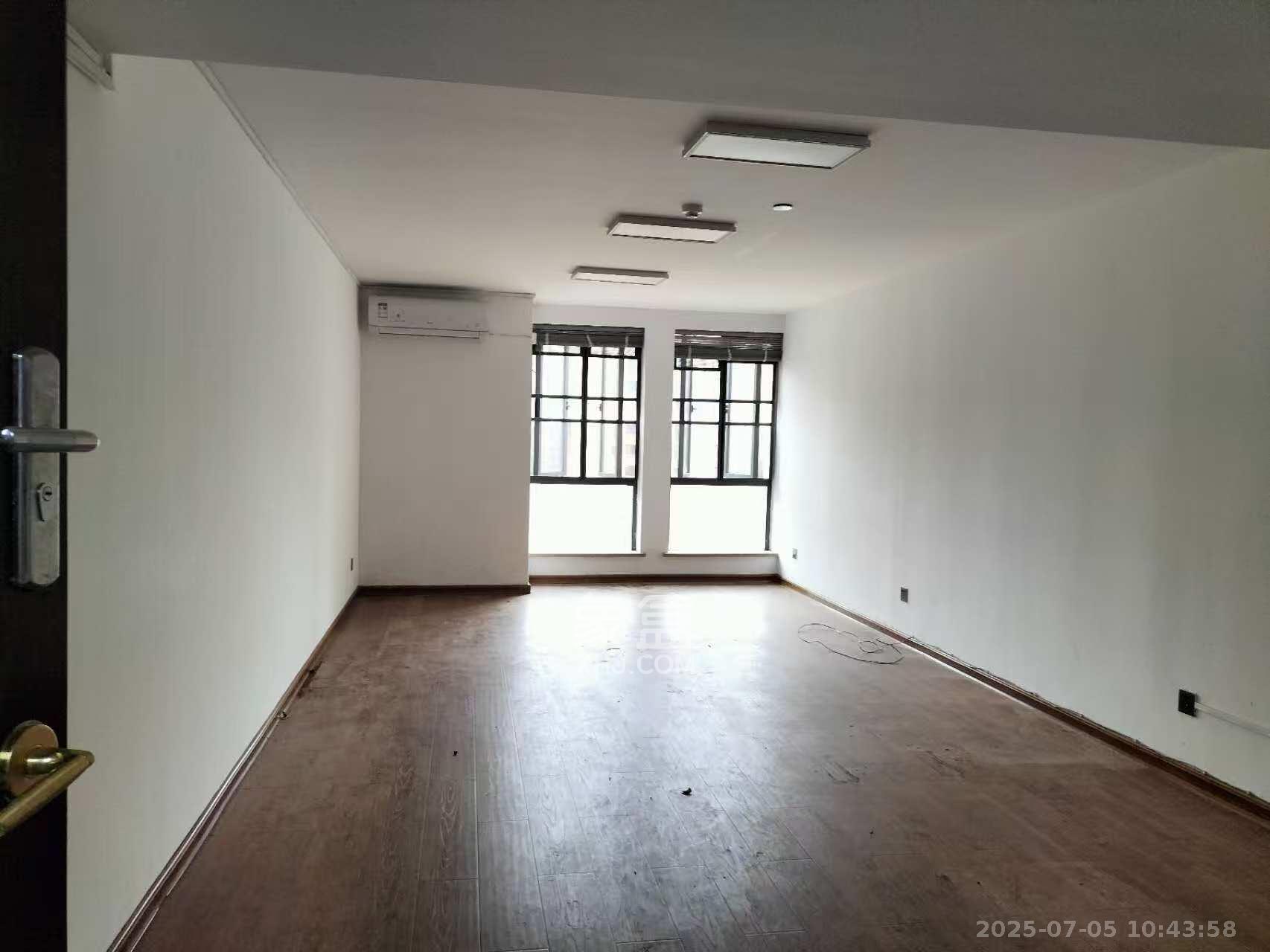 中建芙蓉工社 1室1厅1卫 1300.0元/月 中建芙蓉工社 1室1厅1卫 1300.0元/月室内图