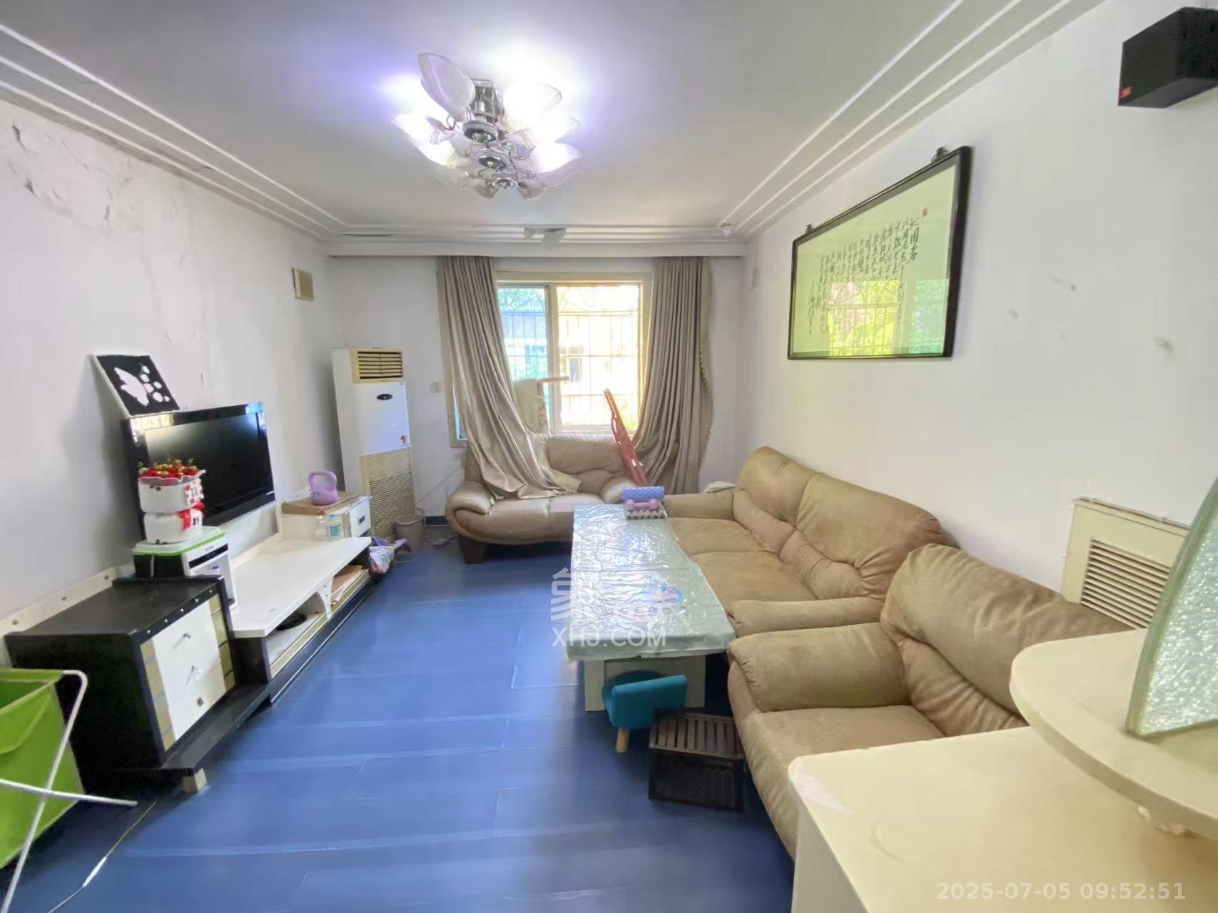 水泵厂宿舍  3室2厅2卫    2000.0元/月 水泵厂宿舍  3室2厅2卫    2000.0元/月