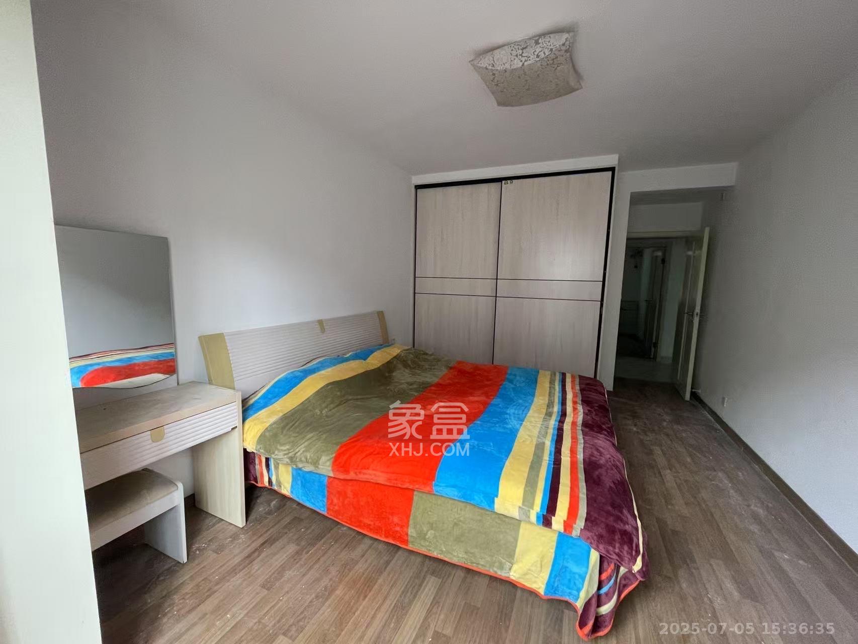 金峰小区北院(七里营社区) 4室2厅2卫 2300.0元/月 金峰小区北院(七里营社区) 4室2厅2卫 2300.0元/月室内图