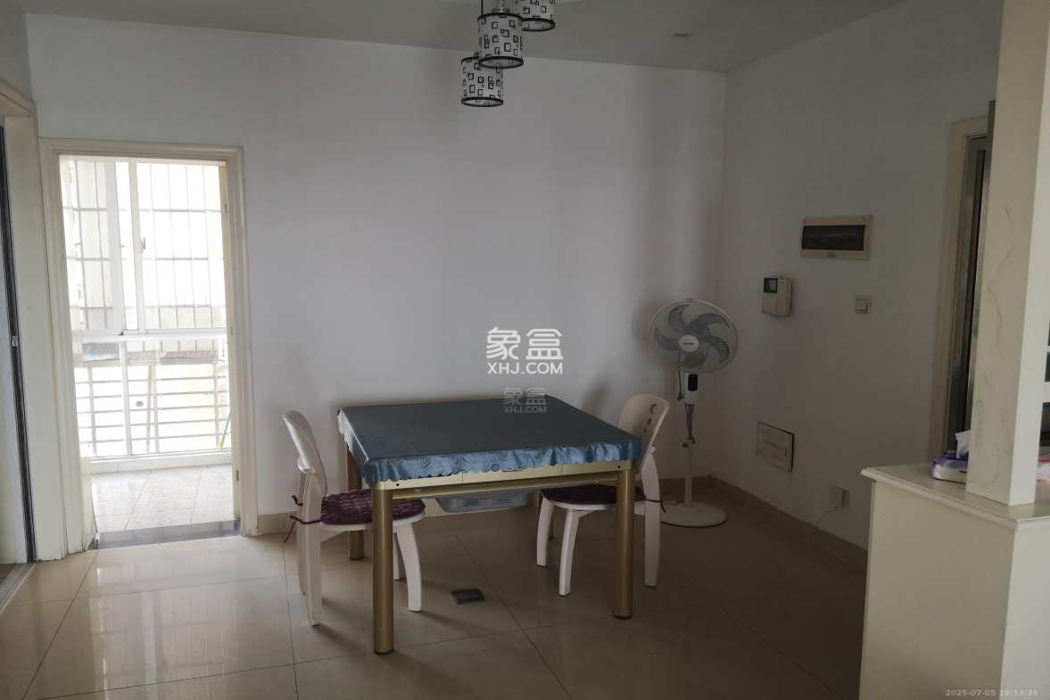 香草园二期春晓  3室2厅1卫    1700.0元/月 香草园二期春晓  3室2厅1卫    1700.0元/月室内图