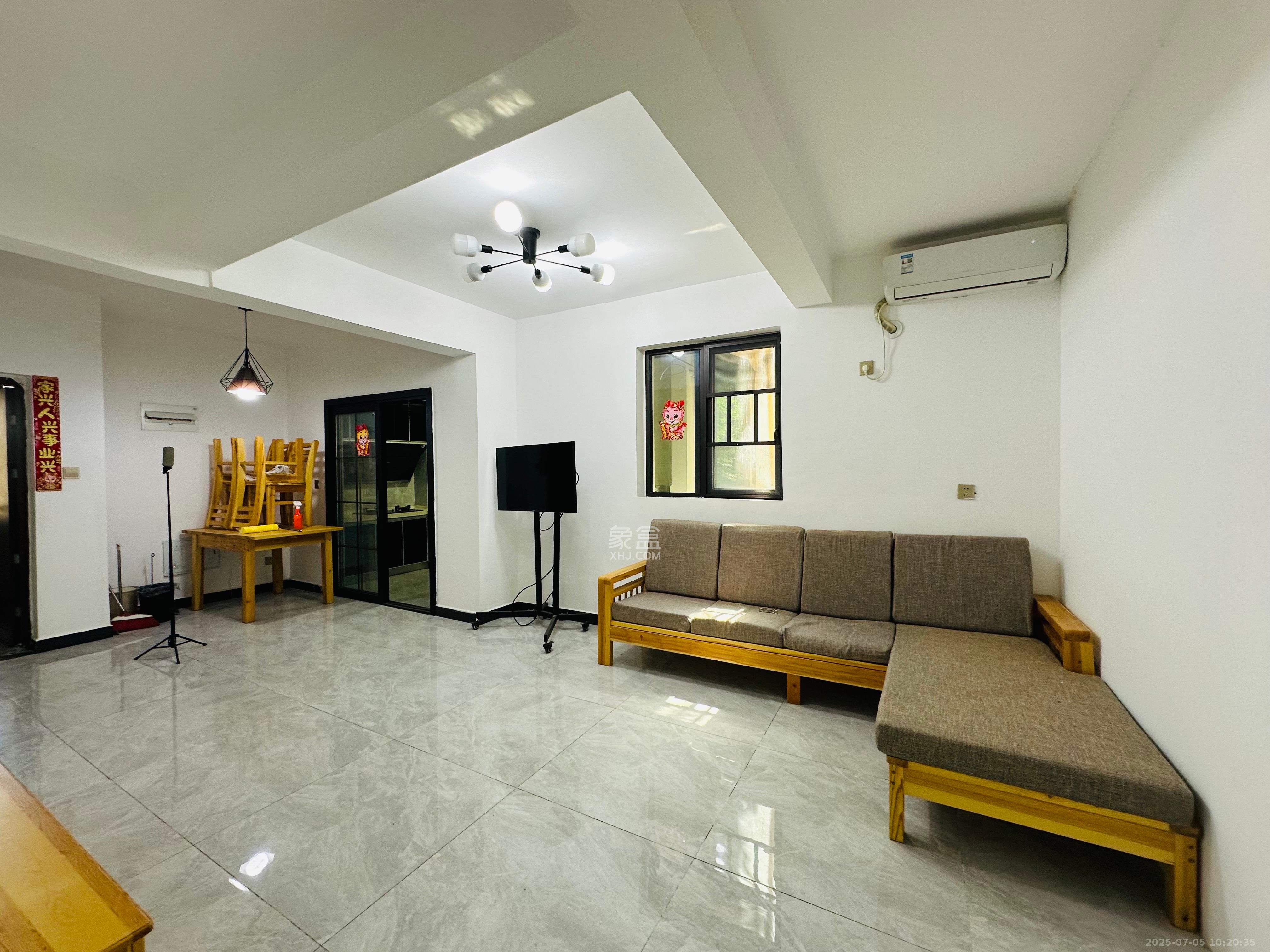 中铁西江悦一期 3室1厅2卫 2700.0元/月 中铁西江悦一期 3室1厅2卫 2700.0元/月室内图