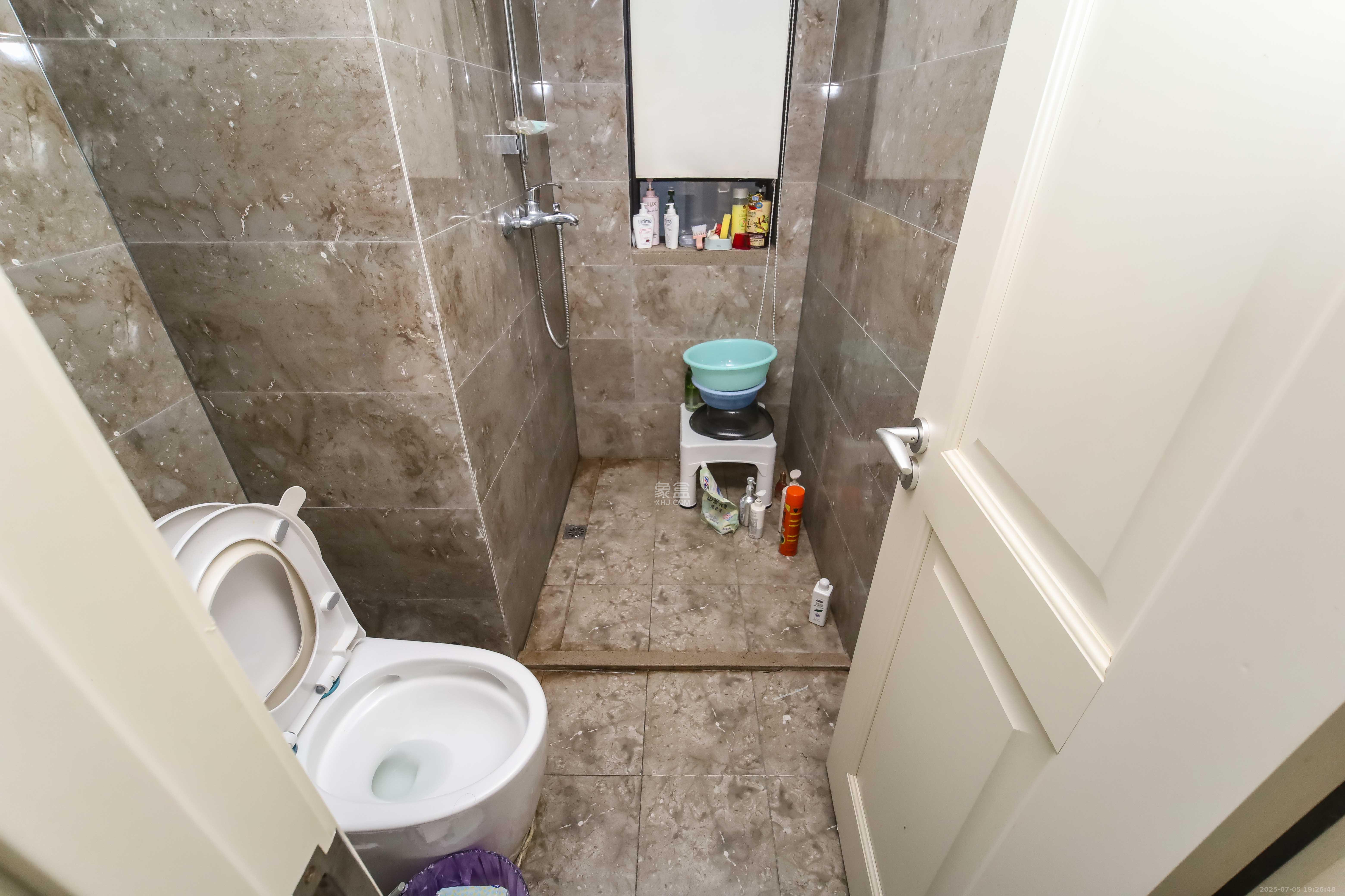 万科金域蓝湾  3室2厅1卫    135.0万 万科金域蓝湾  3室2厅1卫    135.0万卫生间