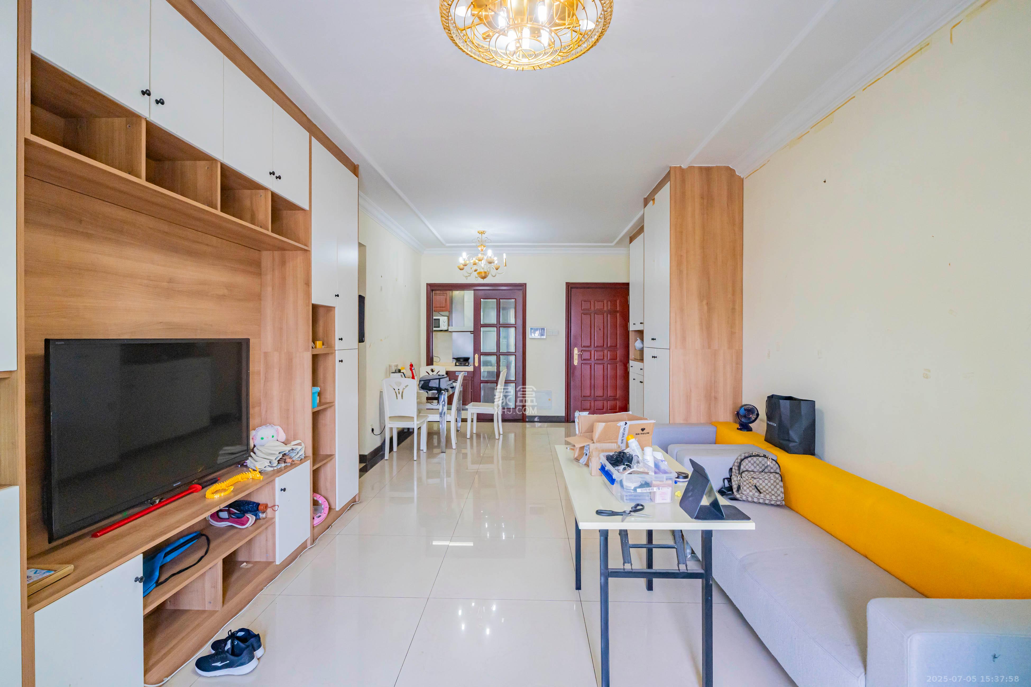 恒大雅苑  2室2厅1卫    75.0万客厅