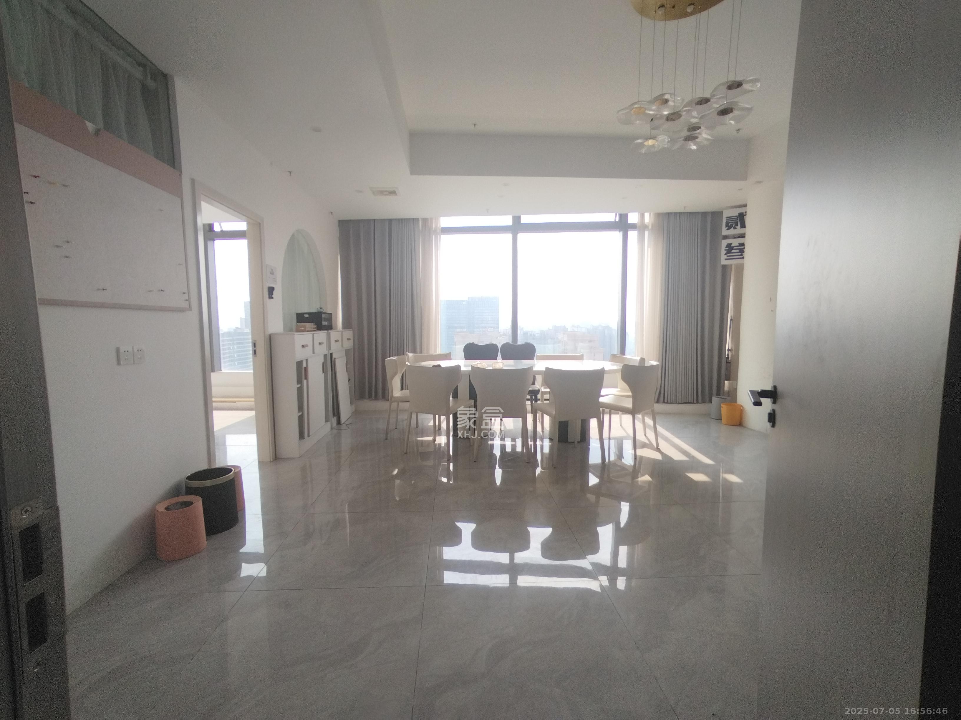 世茂铂曼 3室2厅1卫 4000.0元/月 世茂铂曼 3室2厅1卫 4000.0元/月室内图