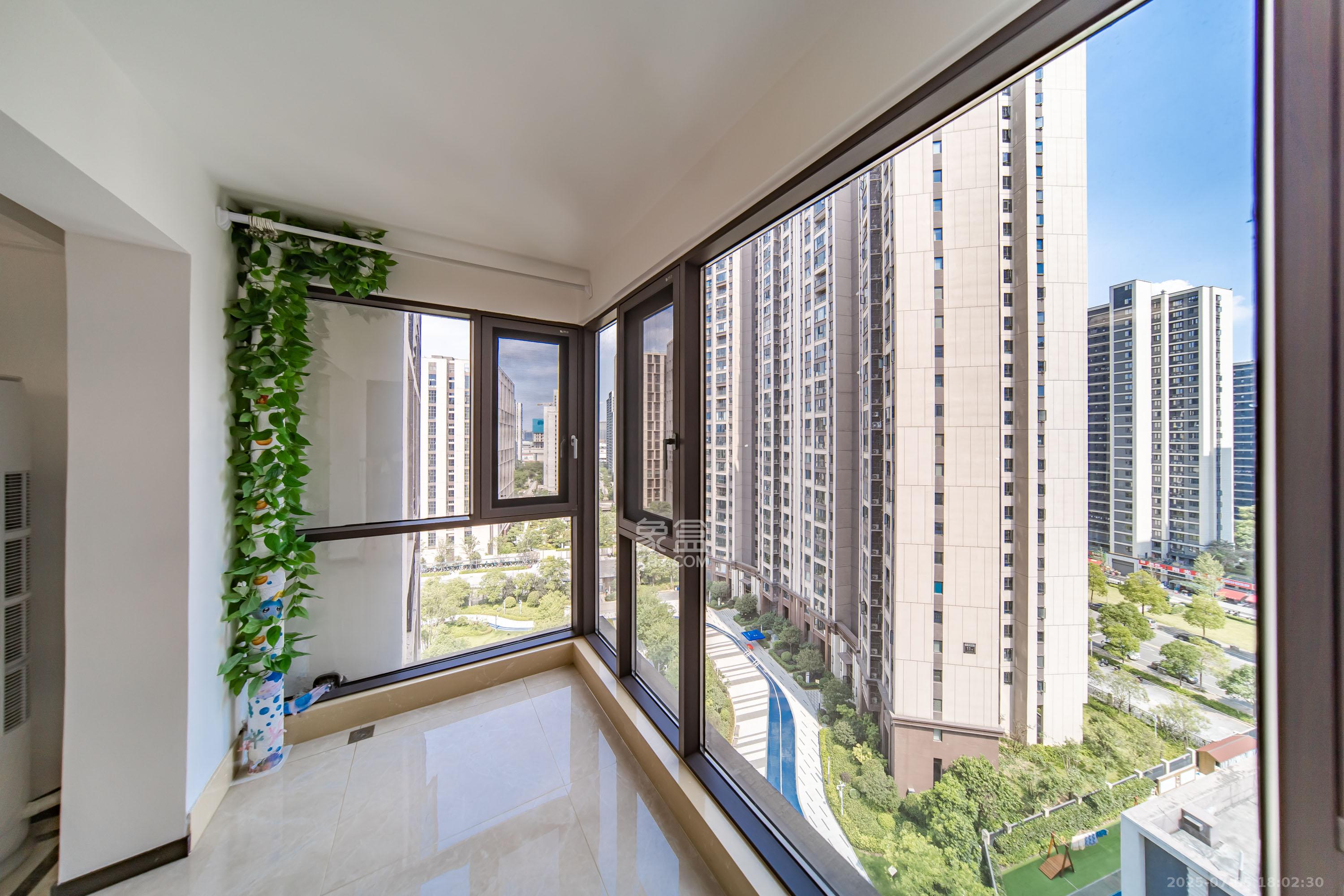 深业鹭栖府 4室2厅2卫 198.0万 深业鹭栖府 4室2厅2卫 198.0万阳台